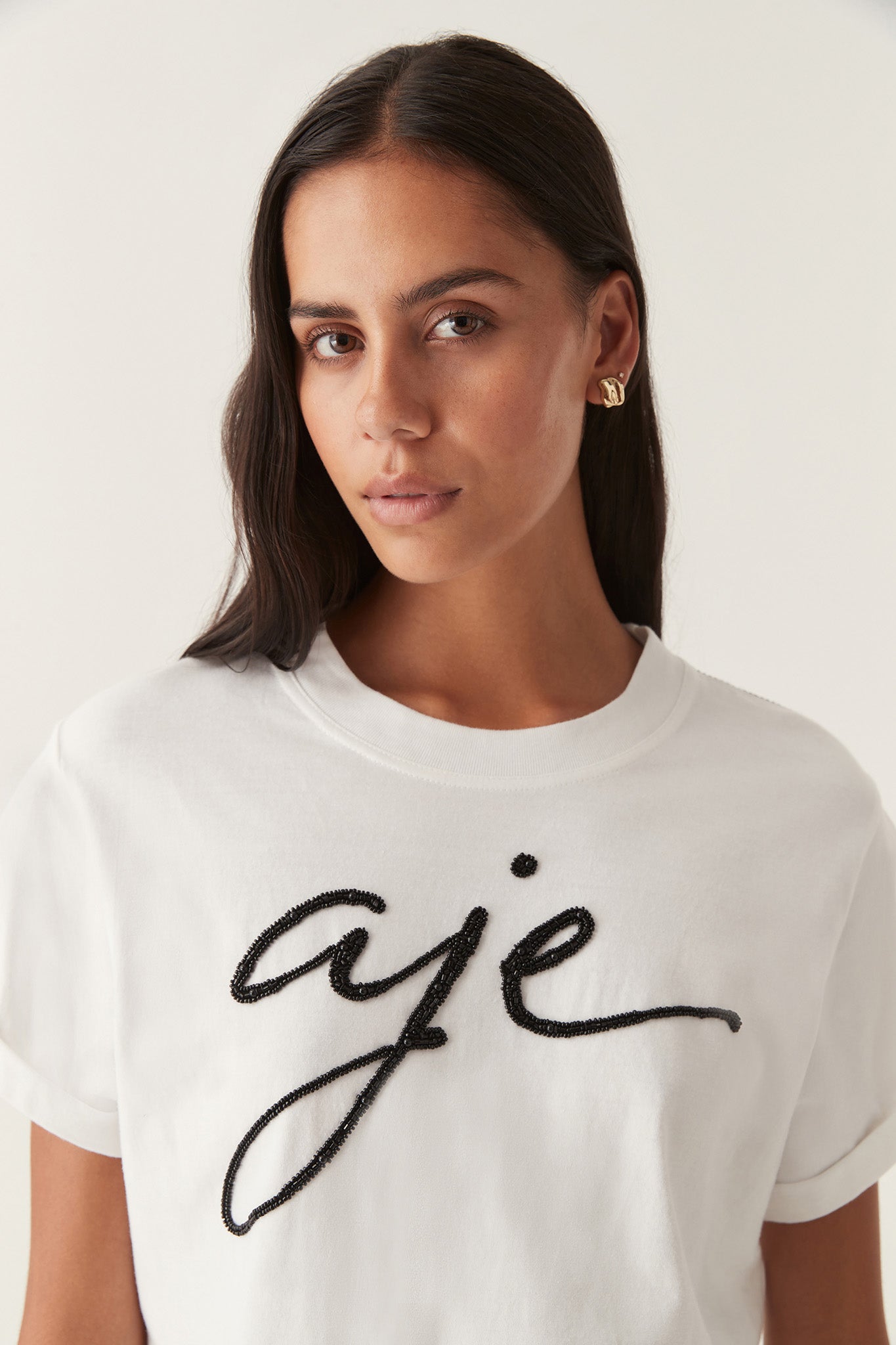 22CO1149_WHT-BLK_4_1703127324