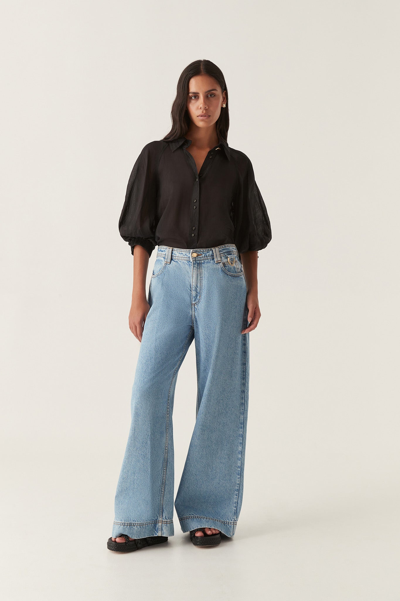 22CO1183_BLK_3_1703127399