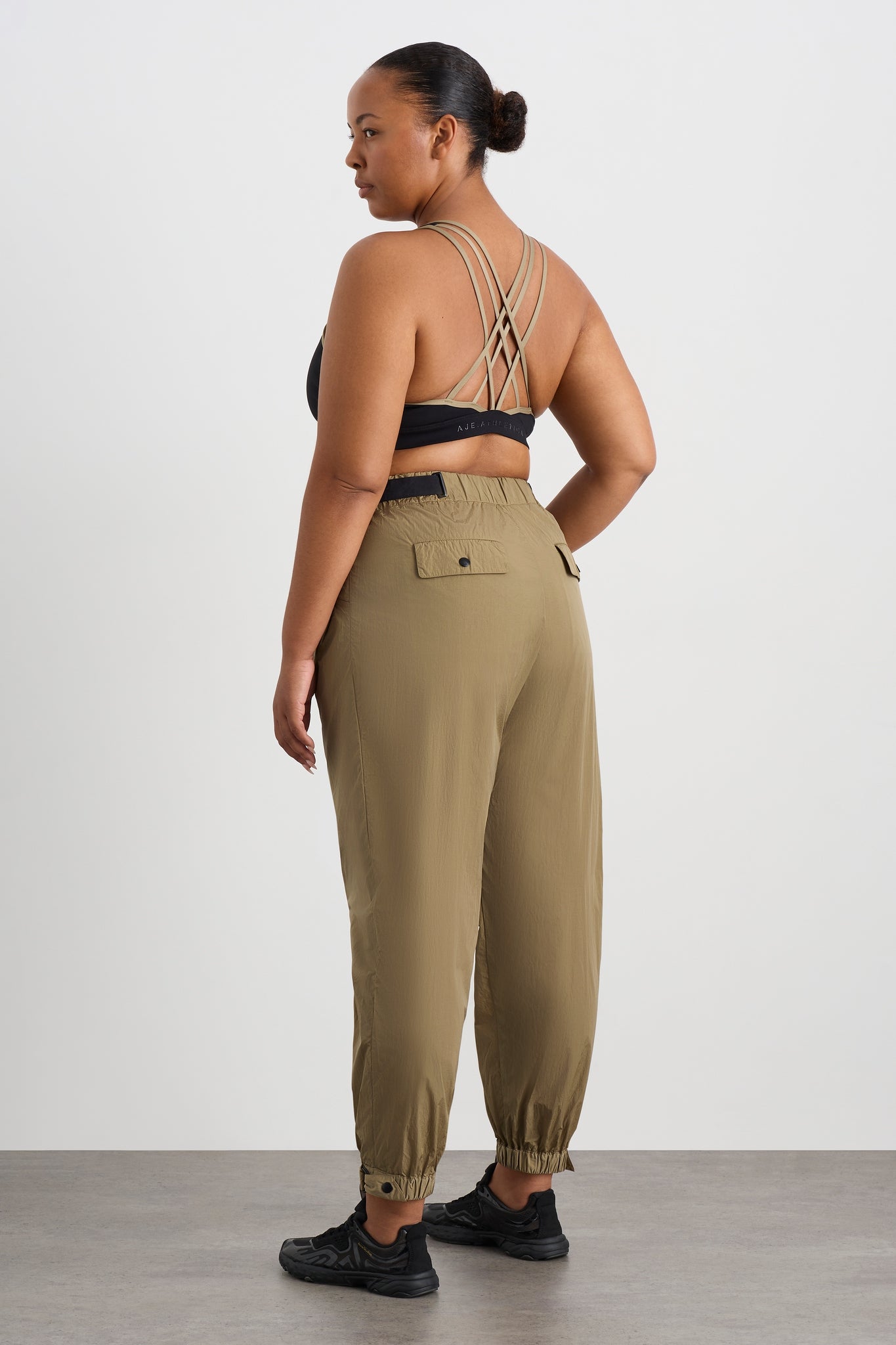 231AA3073_SO-KHA-BLK_15_1677494482