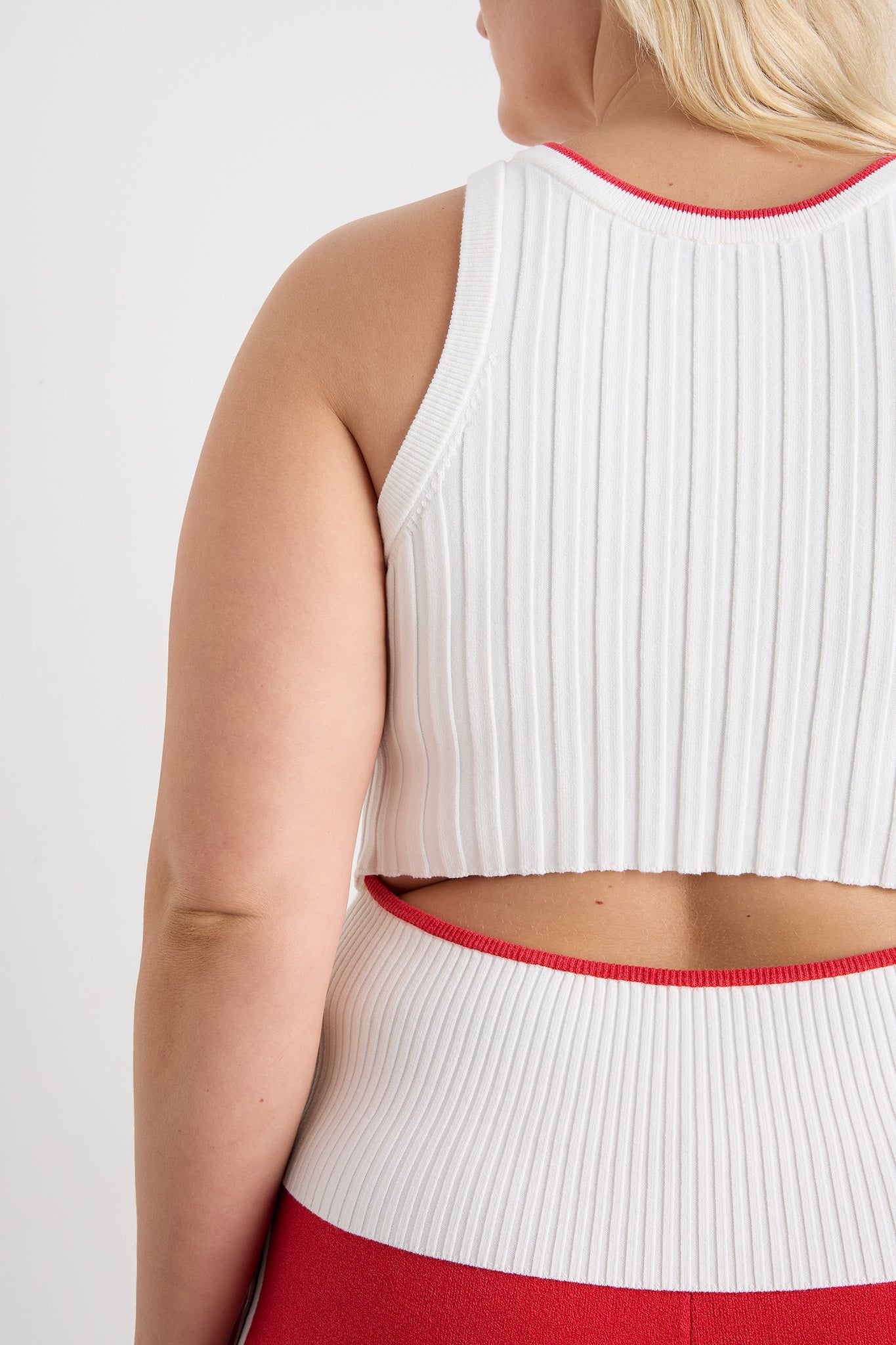 241AA1000_WHT_13_1690352941