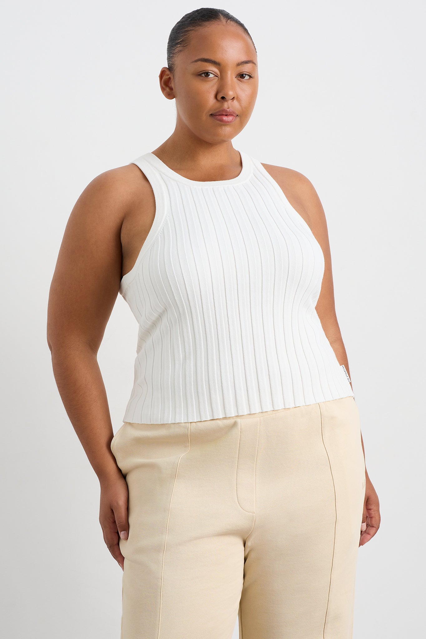 241AA1070_WHT_10_1687844573