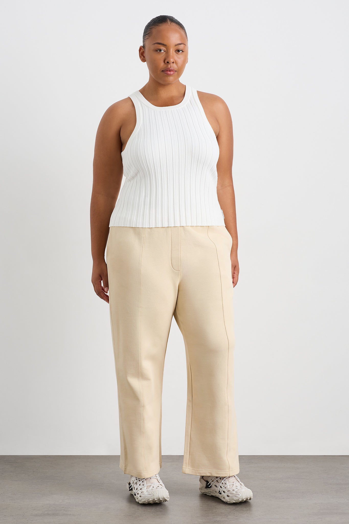 241AA1070_WHT_11_1687844572