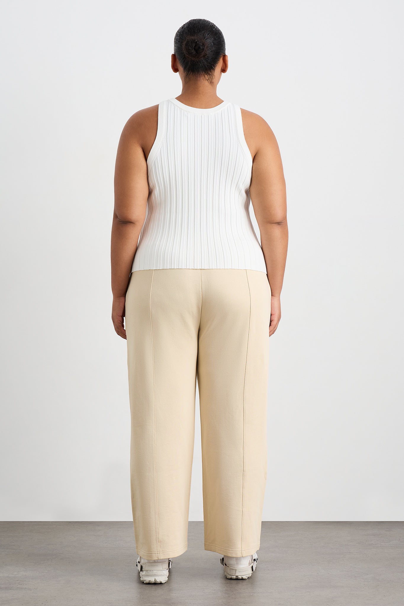 241AA1070_WHT_13_1687844572