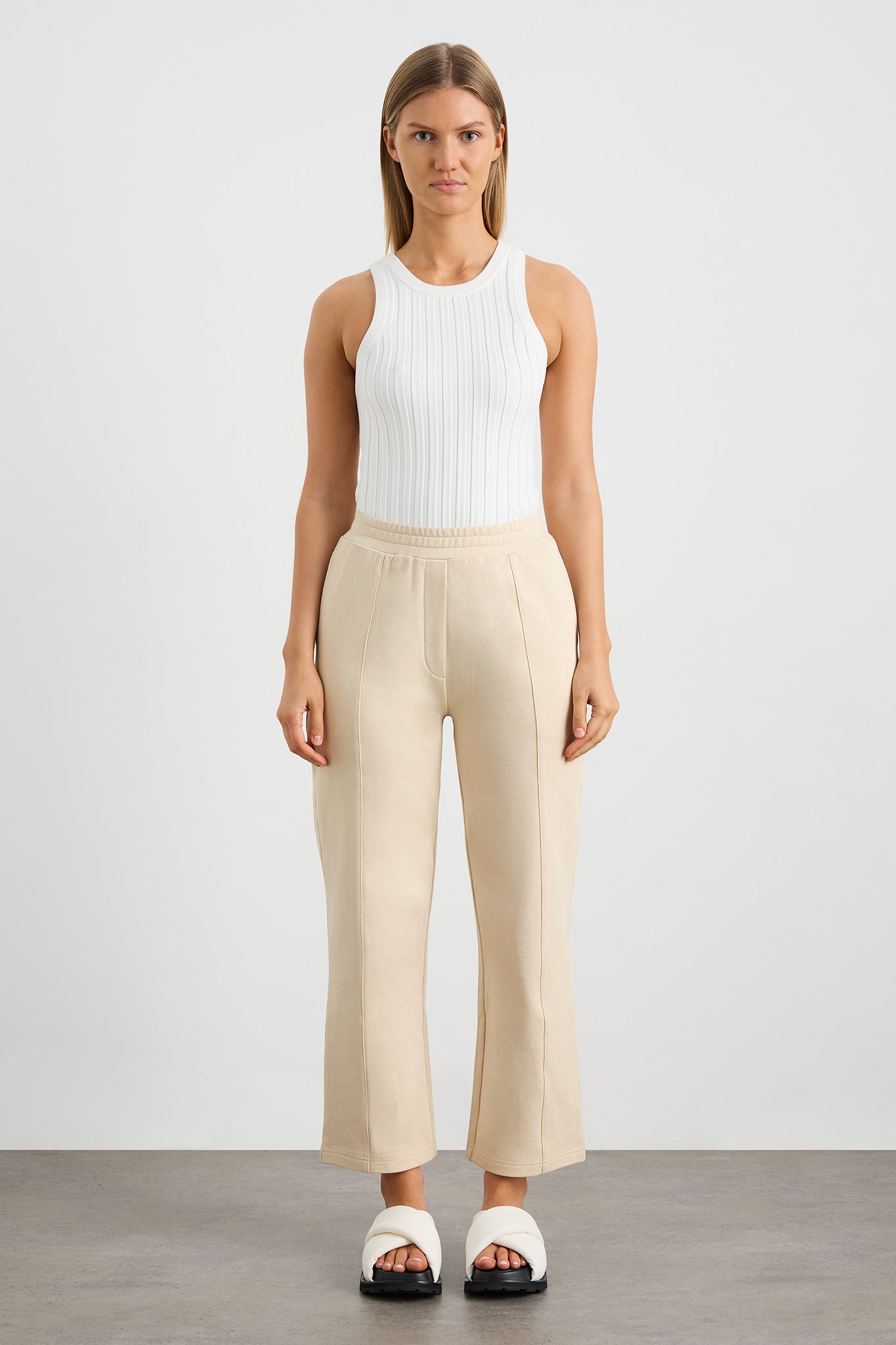 241AA1070_WHT_3_1687844569