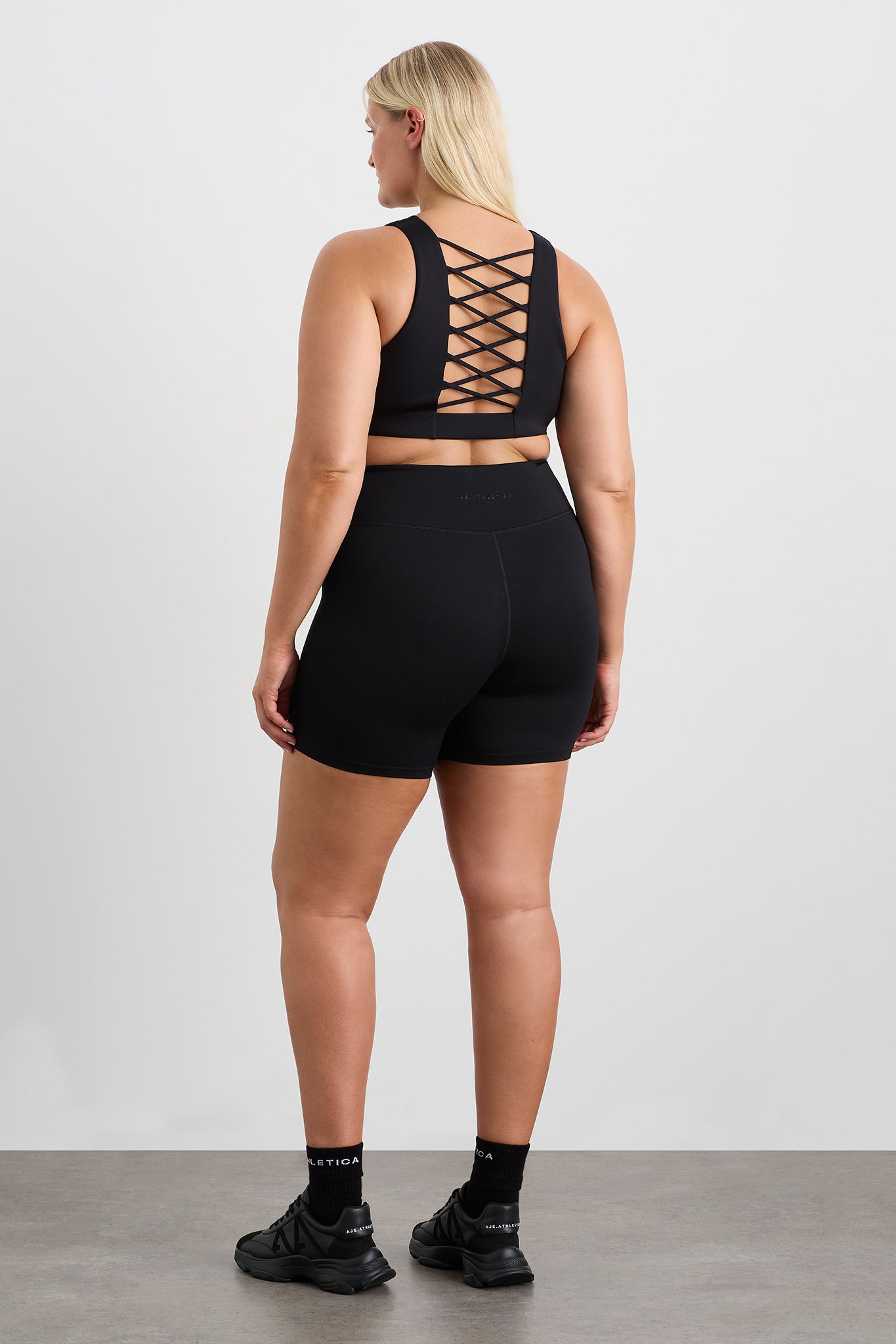 242AA1002_BLK_13_1701827968