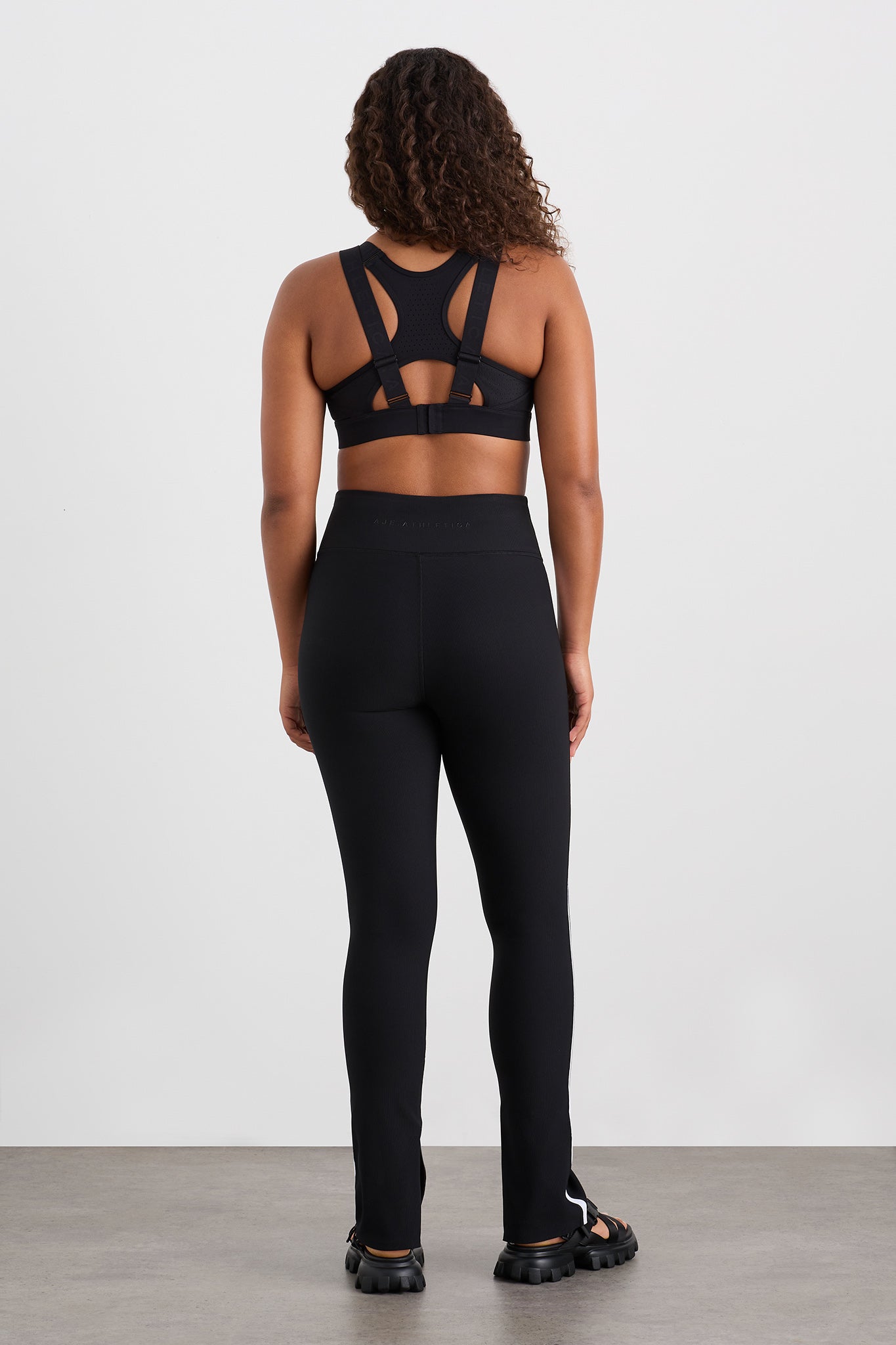 242AA1018_BLK_9_1696306433