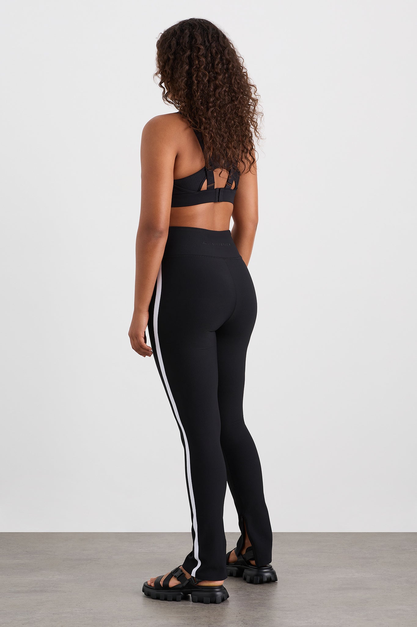 242AA3001_BLK_11_1_1695707434