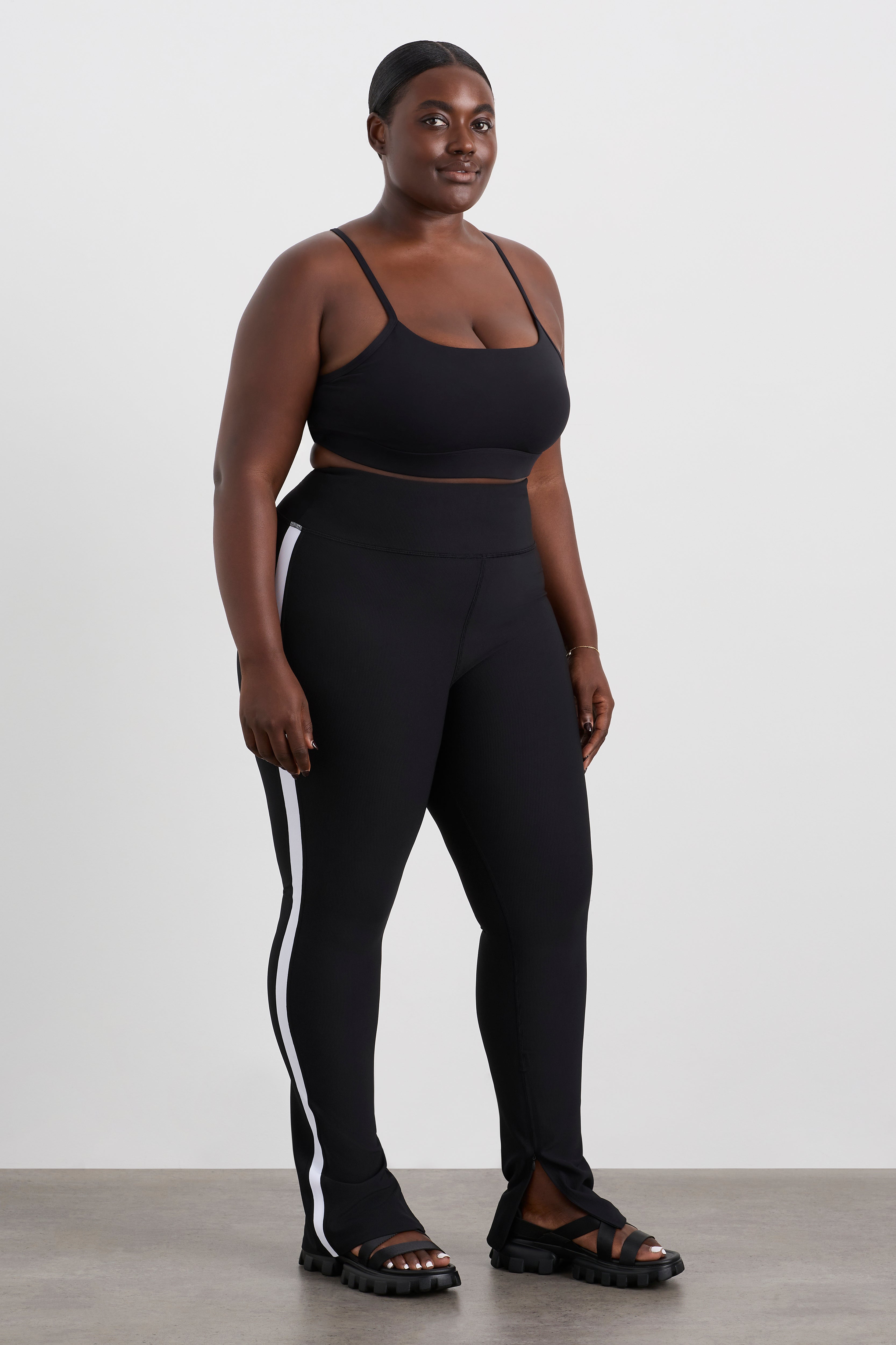 242AA3001_BLK_12_1695707458