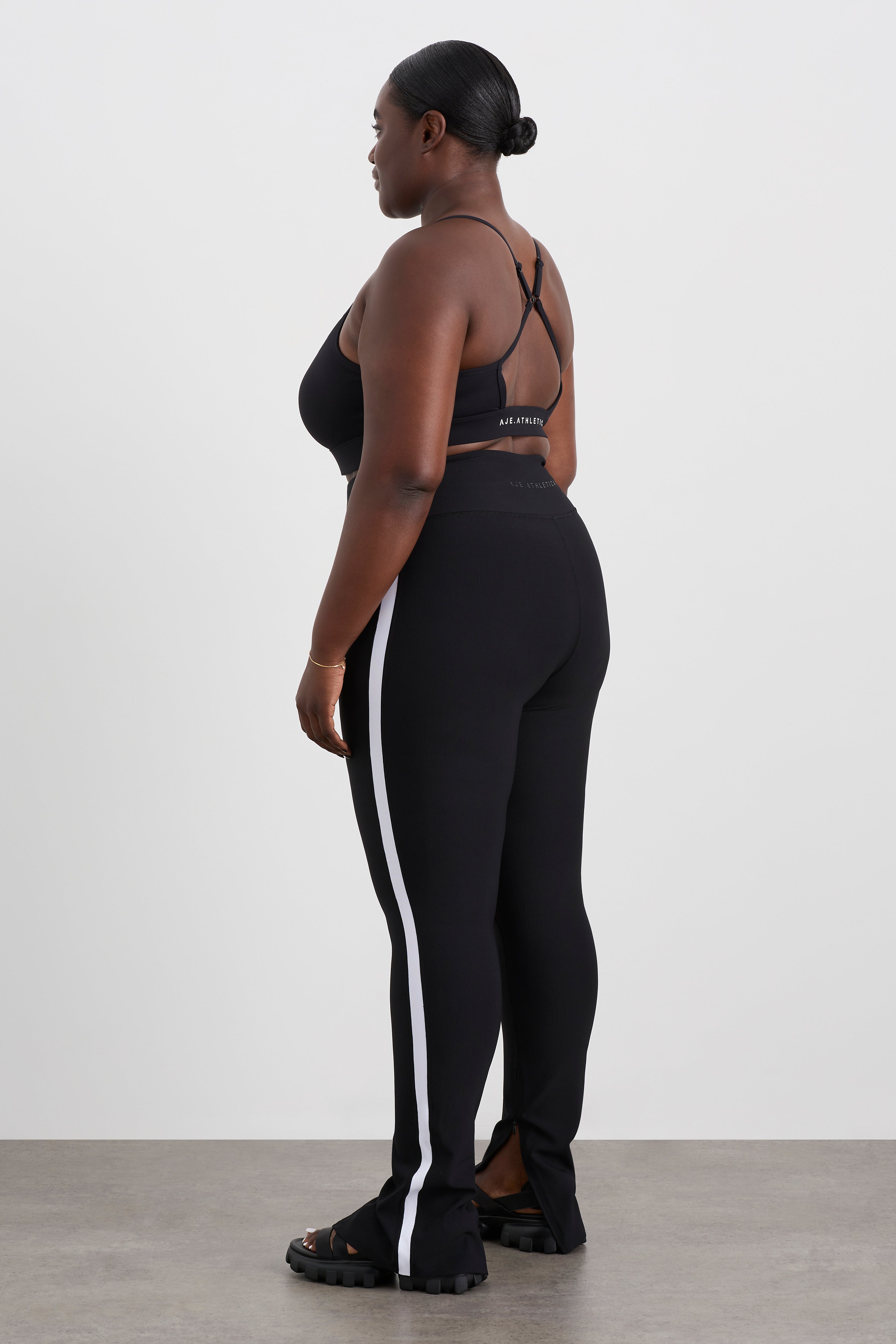 242AA3001_BLK_16_1695707440