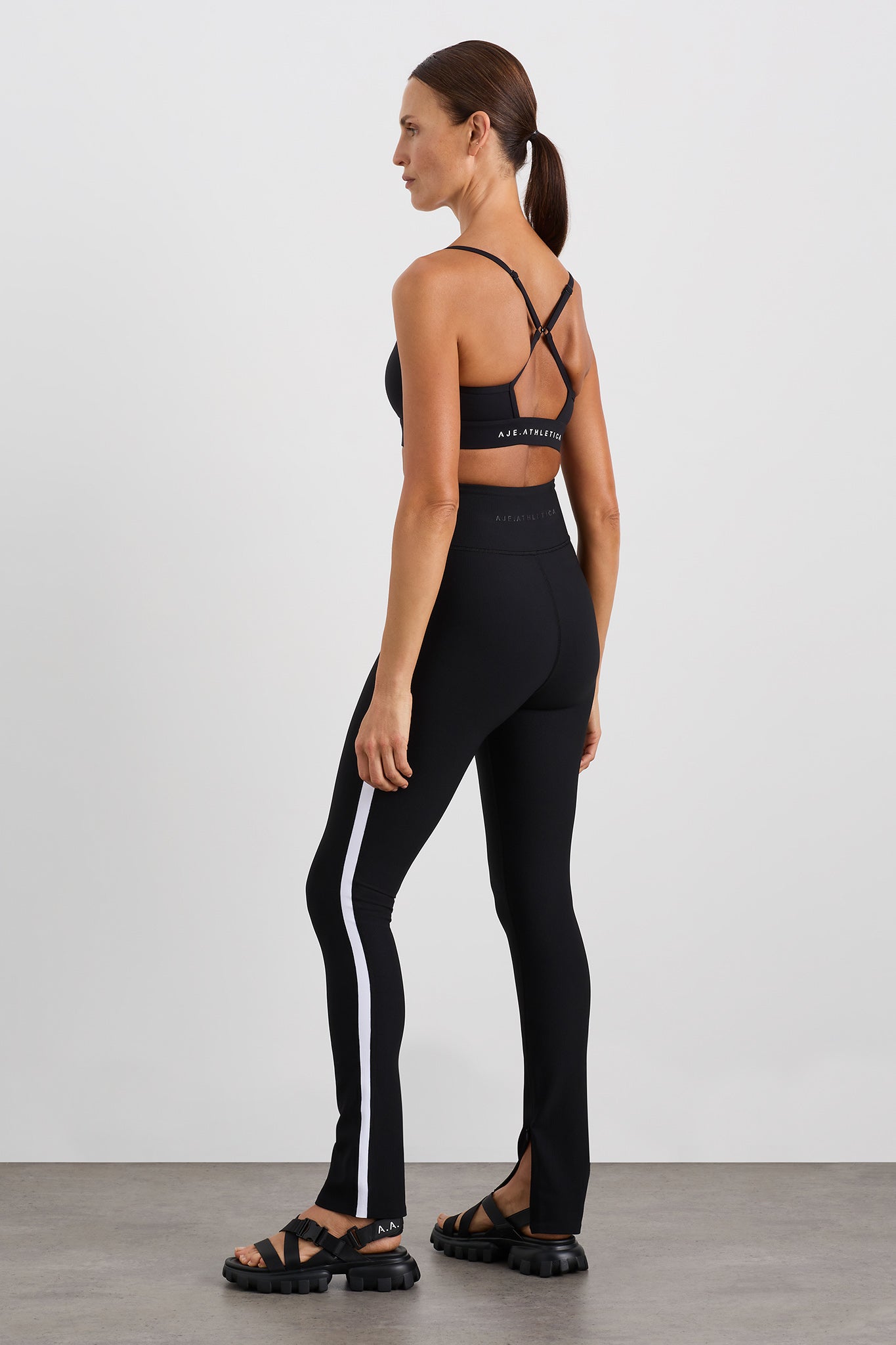 242AA3001_BLK_6_1695707464