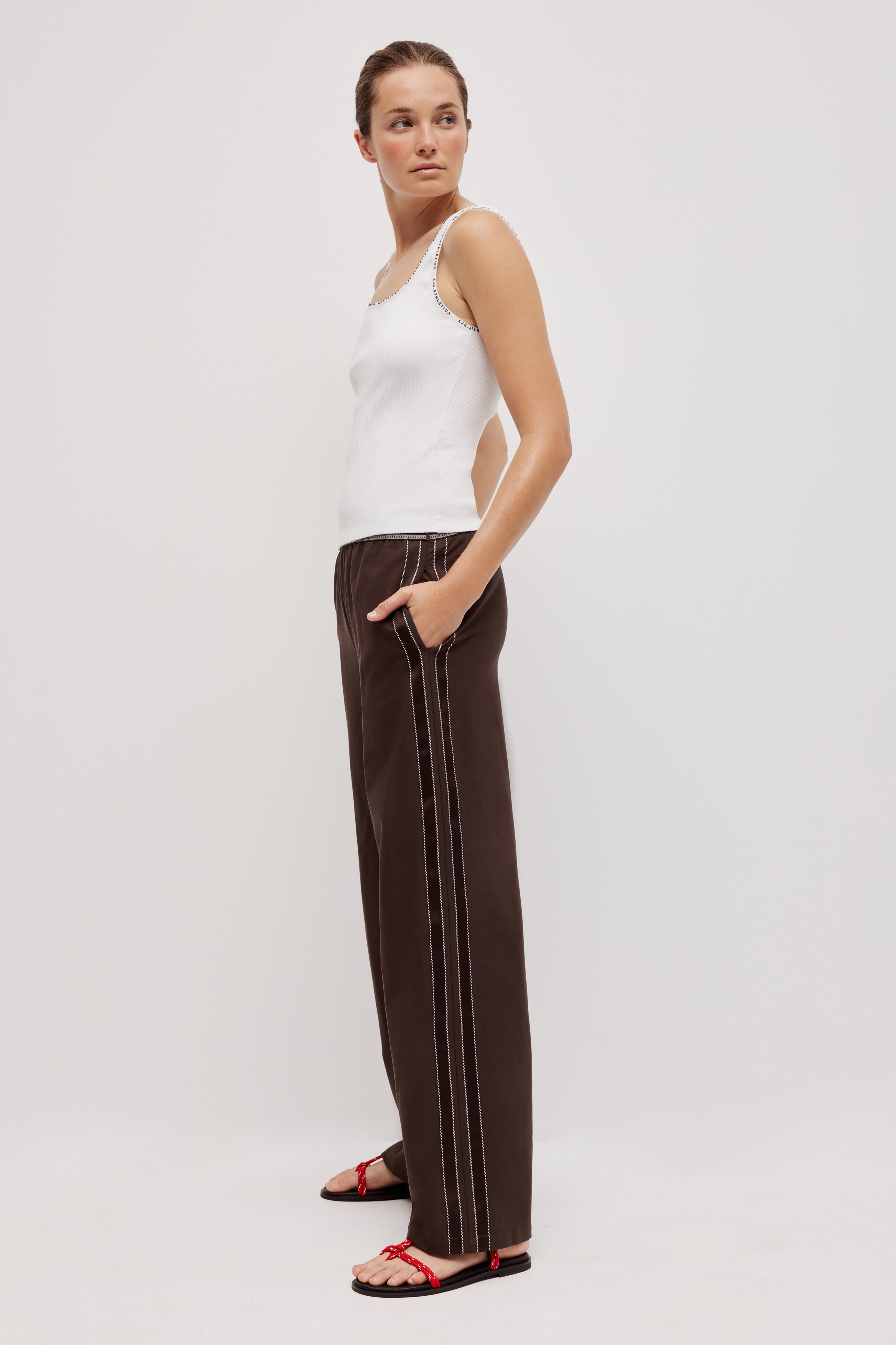 251AA3009_CHOC_4_1760324611