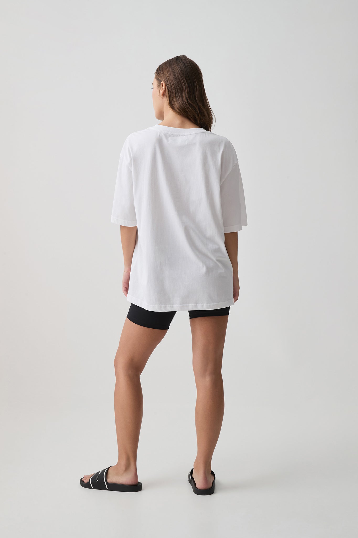 252AA1085_WHT_7_1730265480