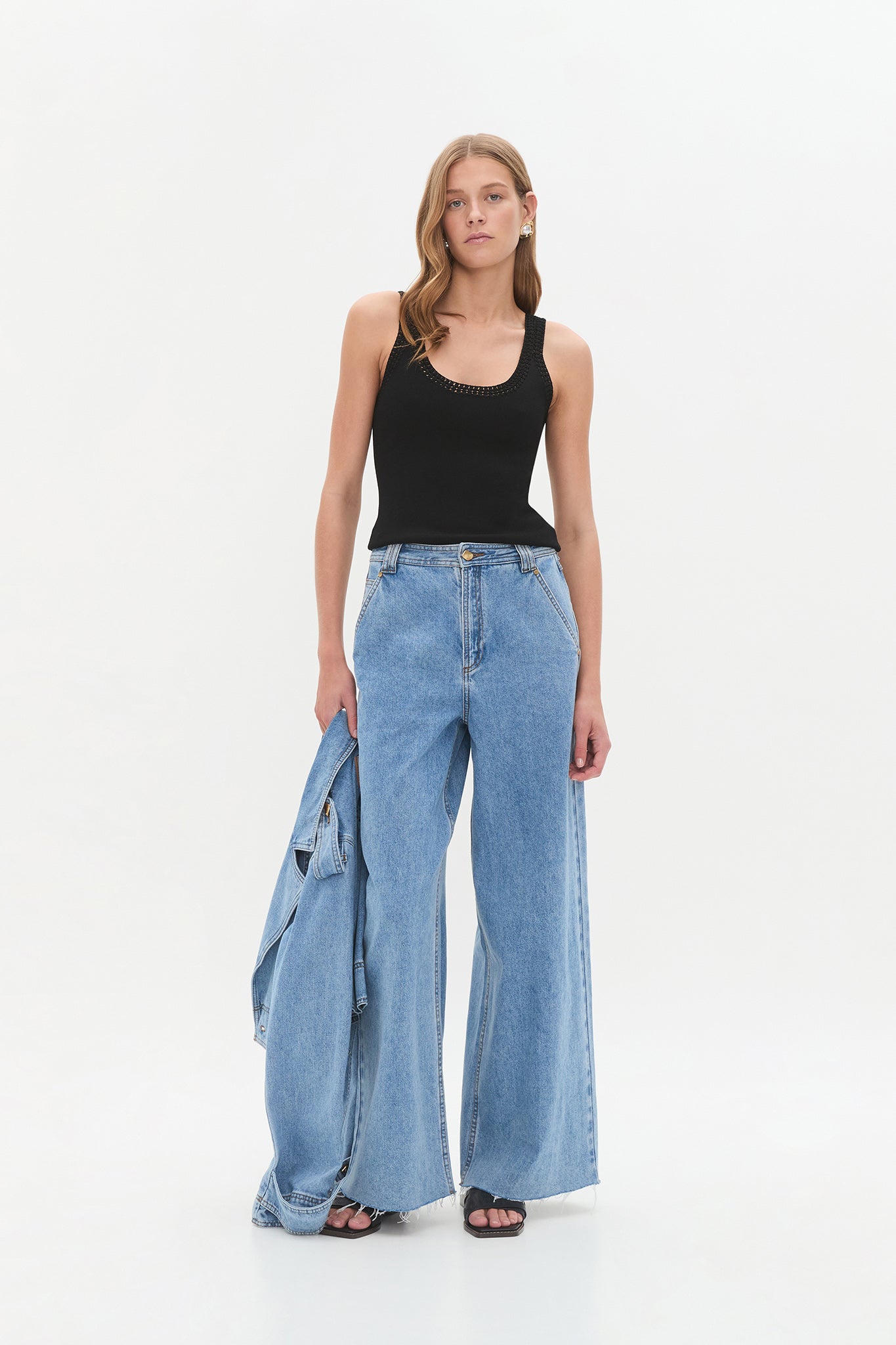 25SS1373_BLK_3_1751934857