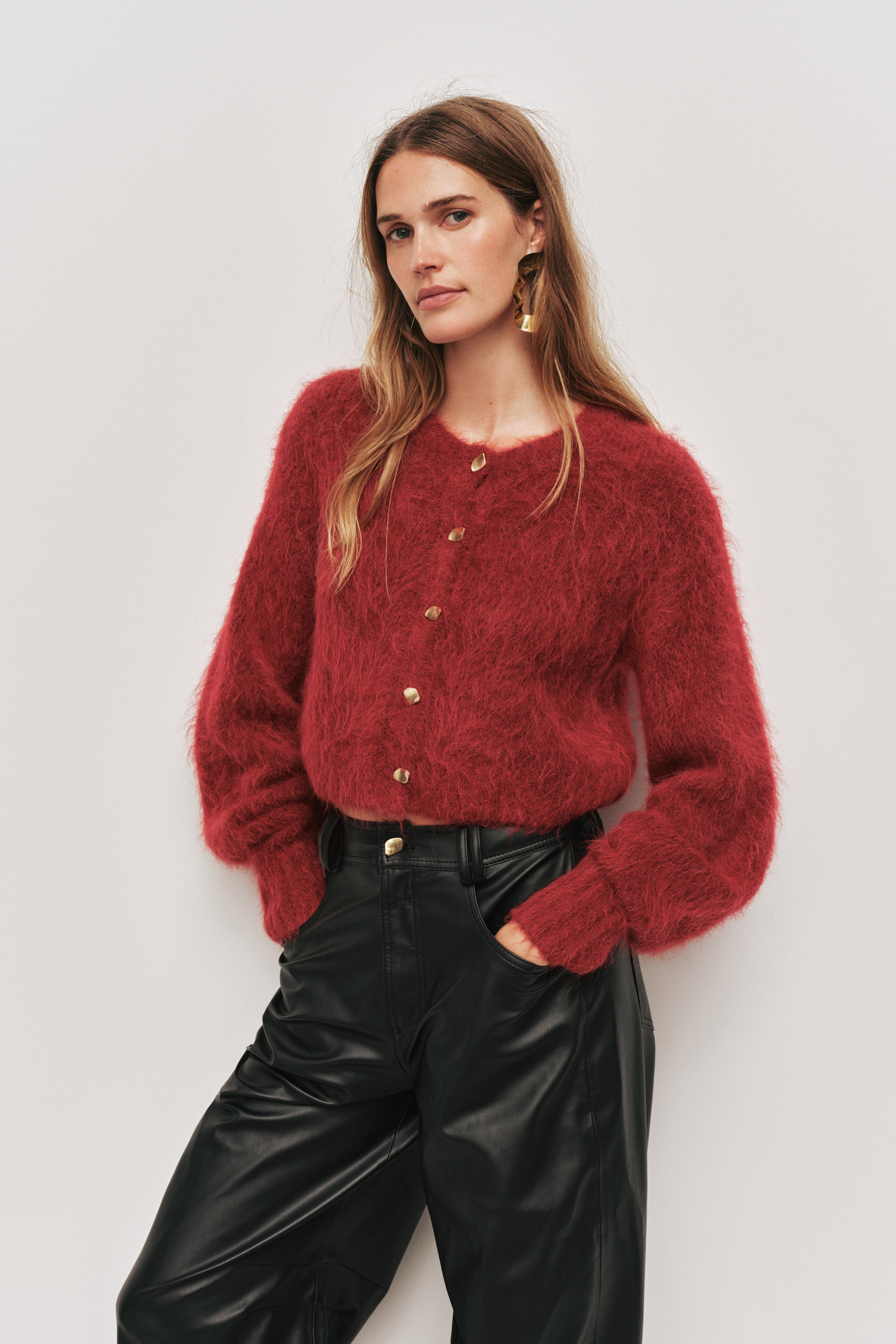 25SU2069_LYCH-RED_3_1759039041