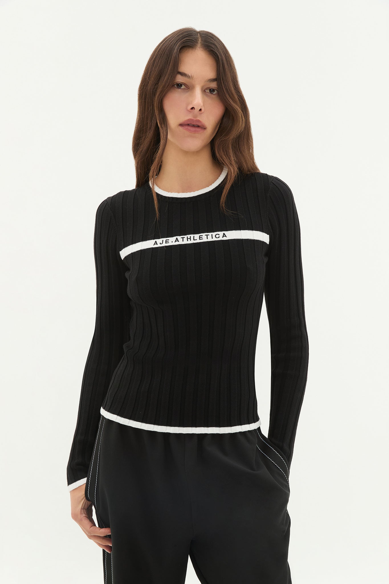 261AA1044_BLK-WHT_1_1750223280