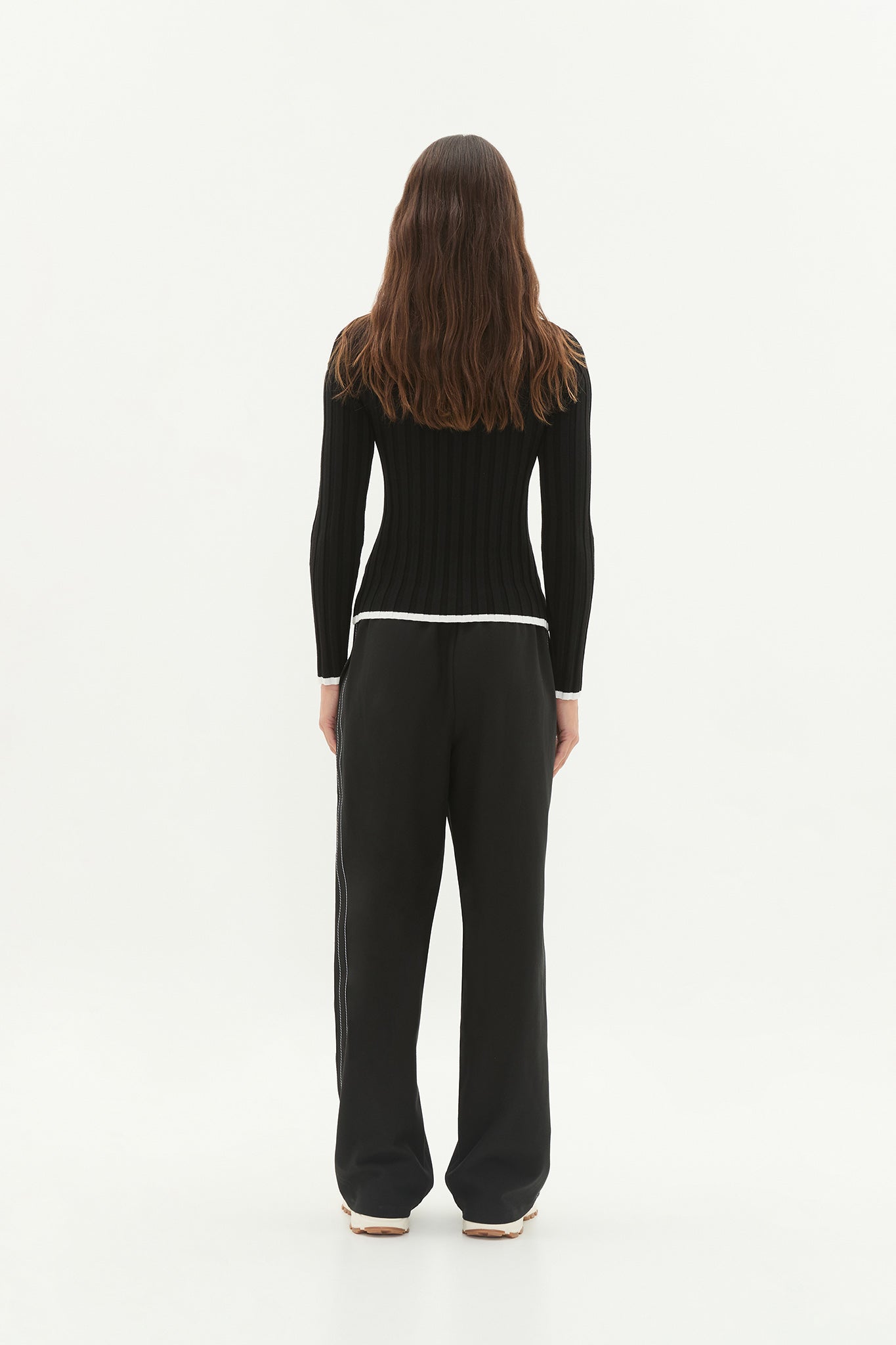 261AA1044_BLK-WHT_7_1750223278