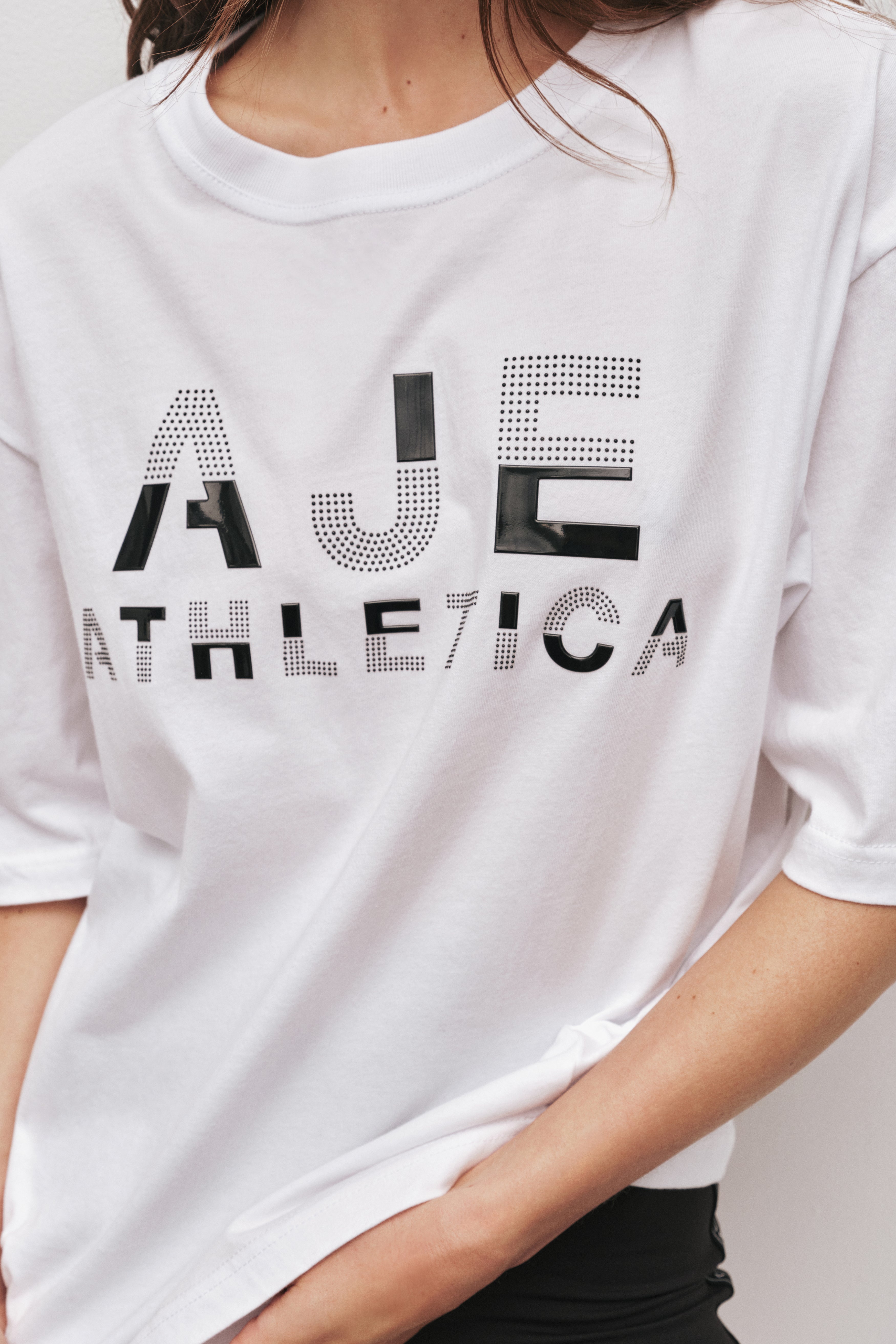 261AA1053_WHT_4_1756811426