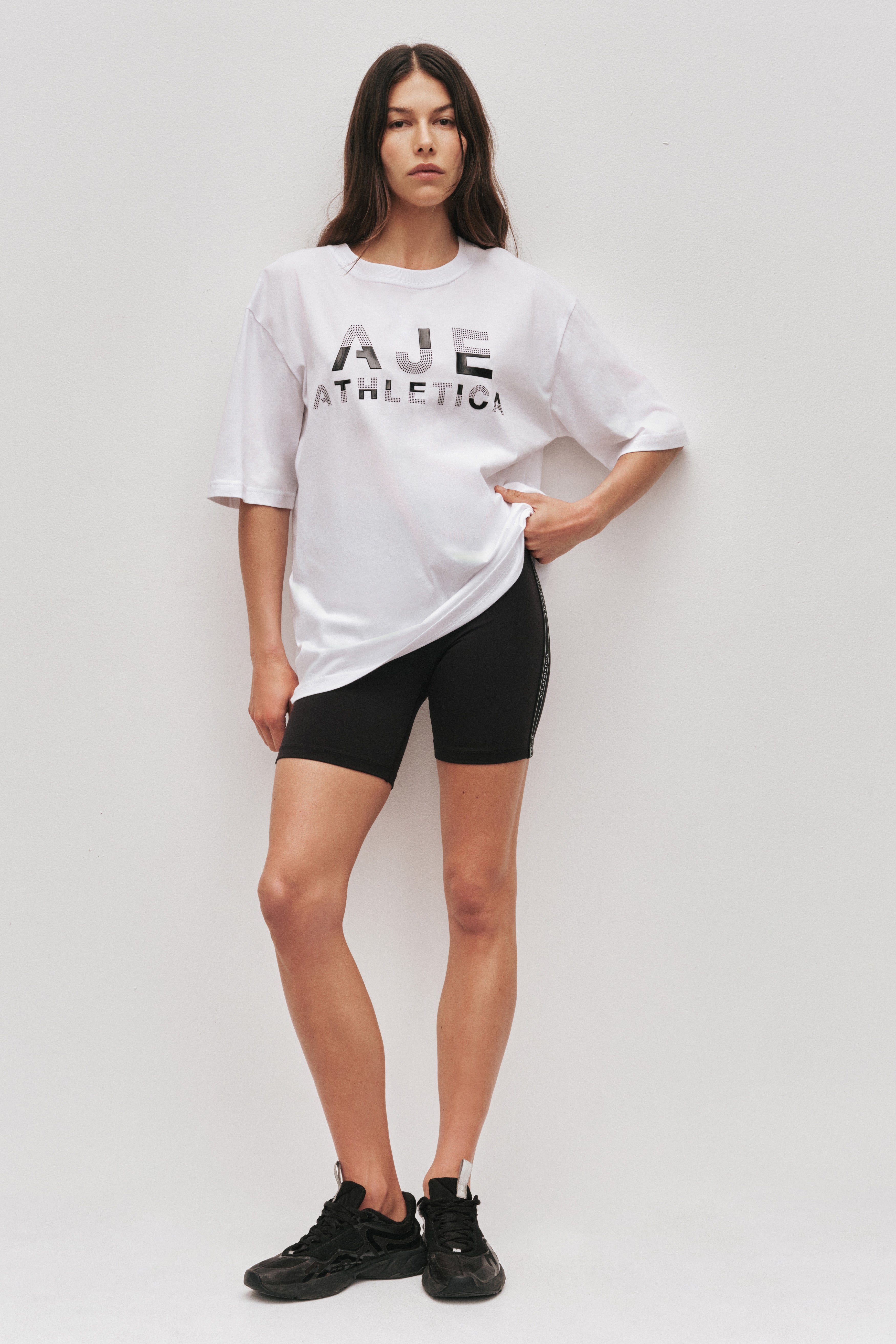 261AA1053_WHT_5_1760391443