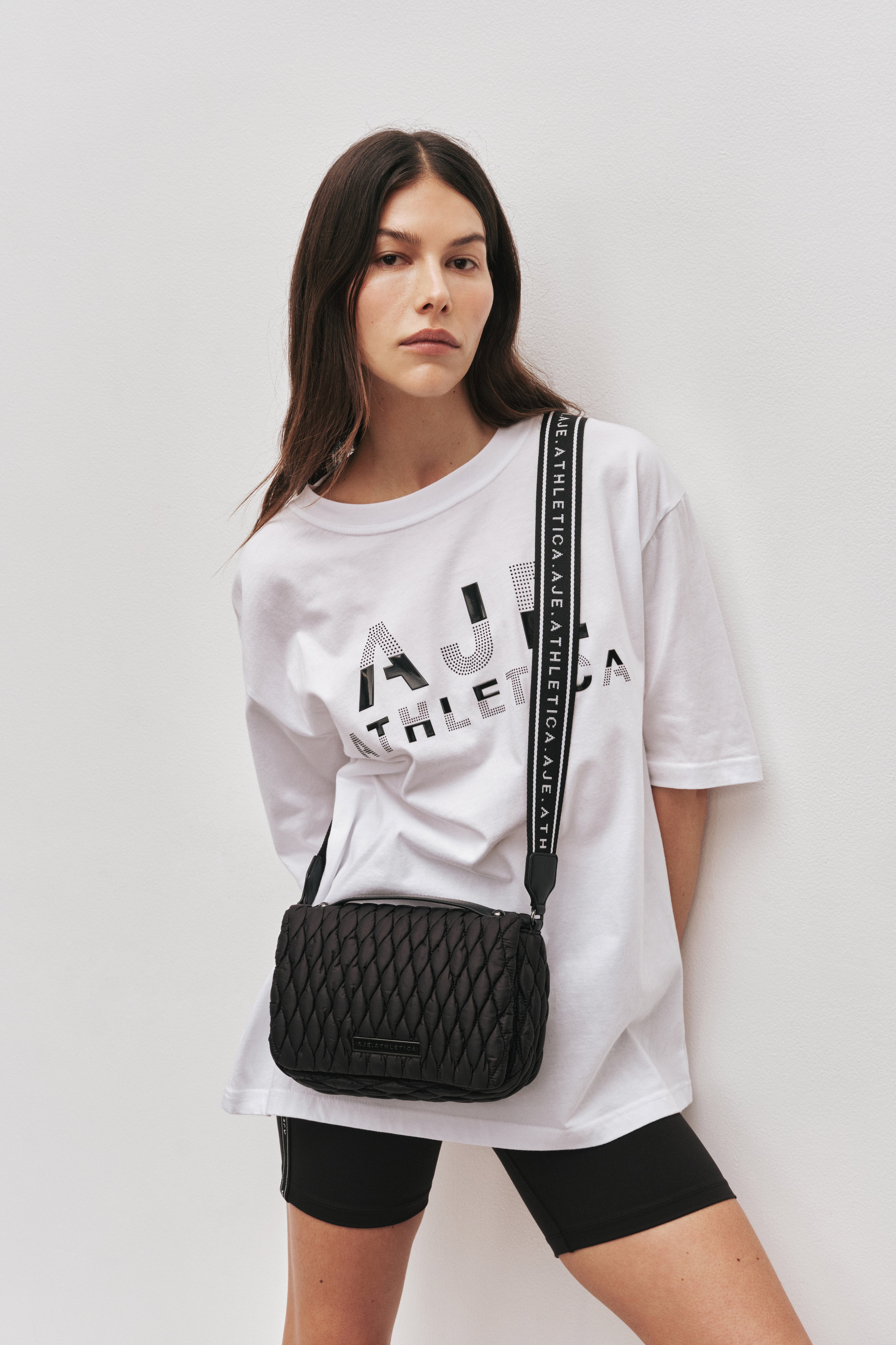 261AA1053_WHT_7_1756811836