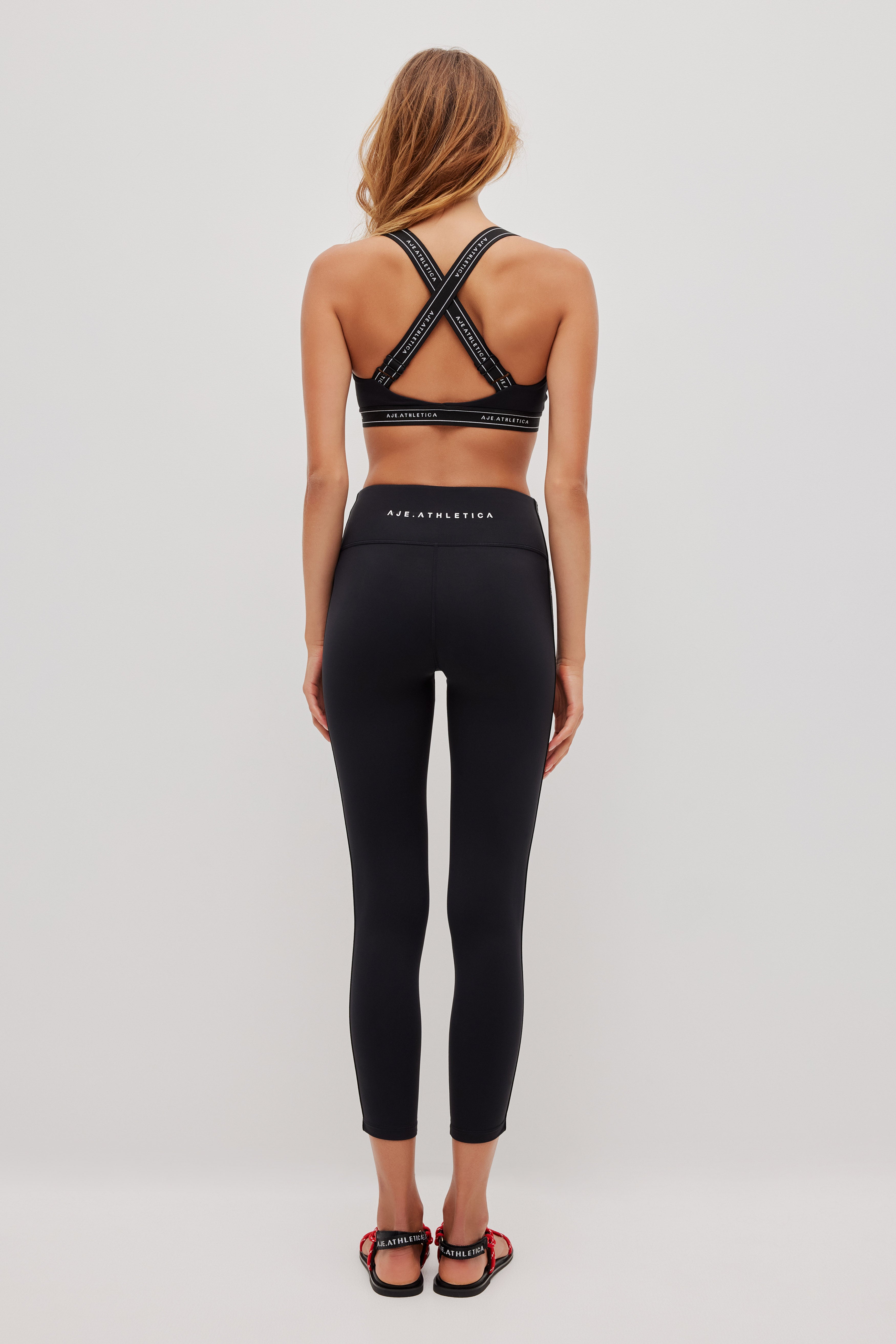 261AA1057_BLK_7_1762209917