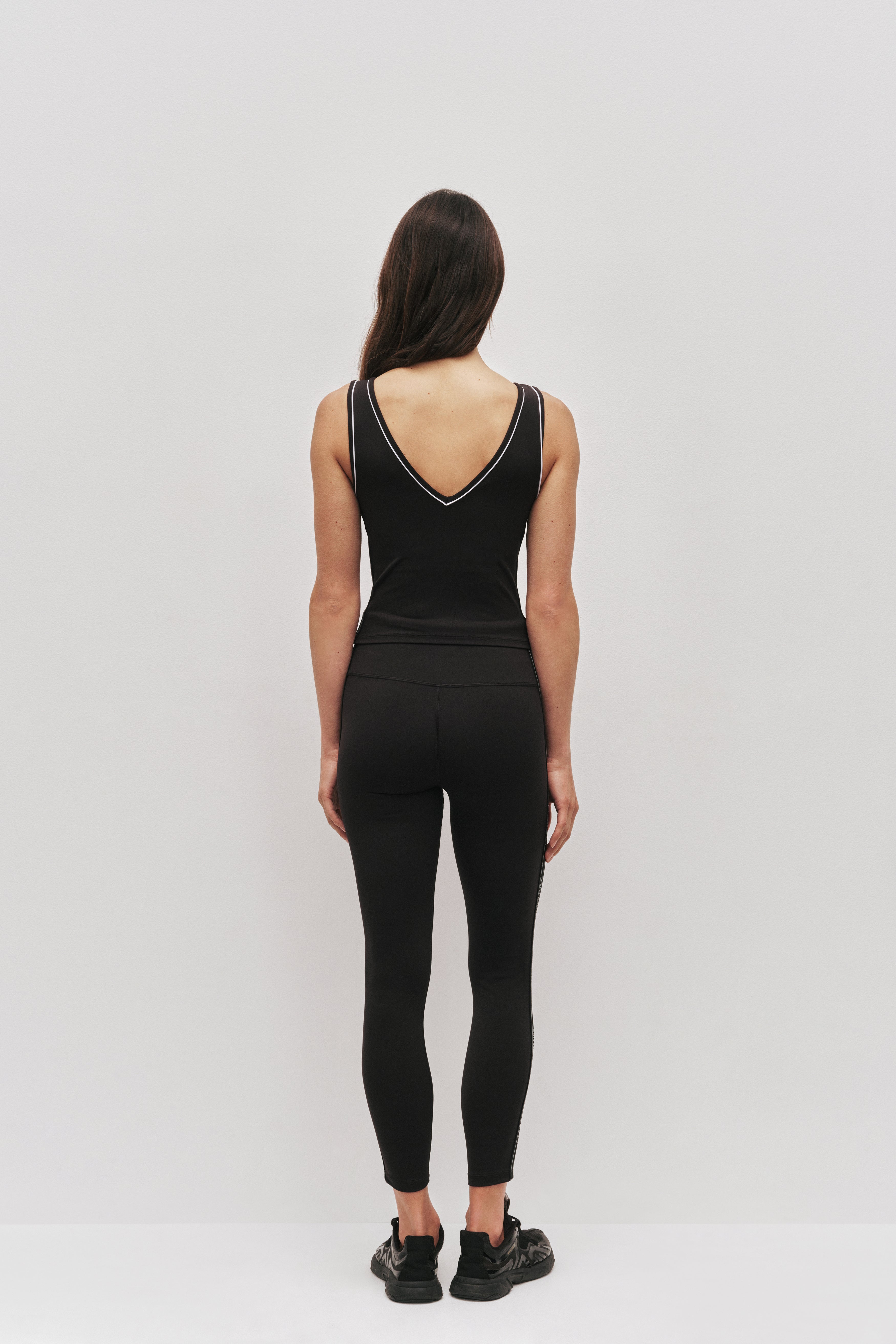 261AA3043_BLK_5_1756813770