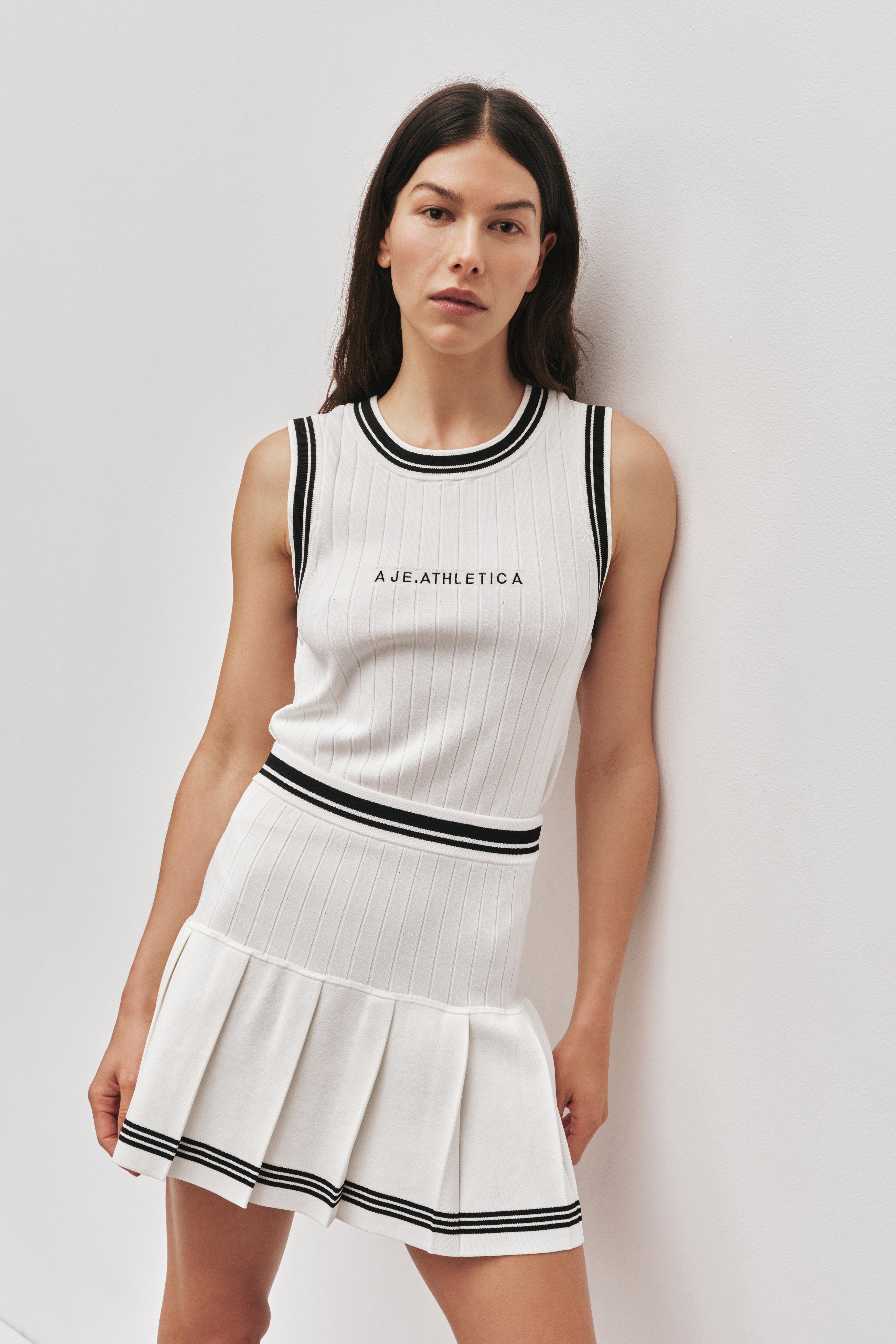 261AA4004_WHT_3_1756809592