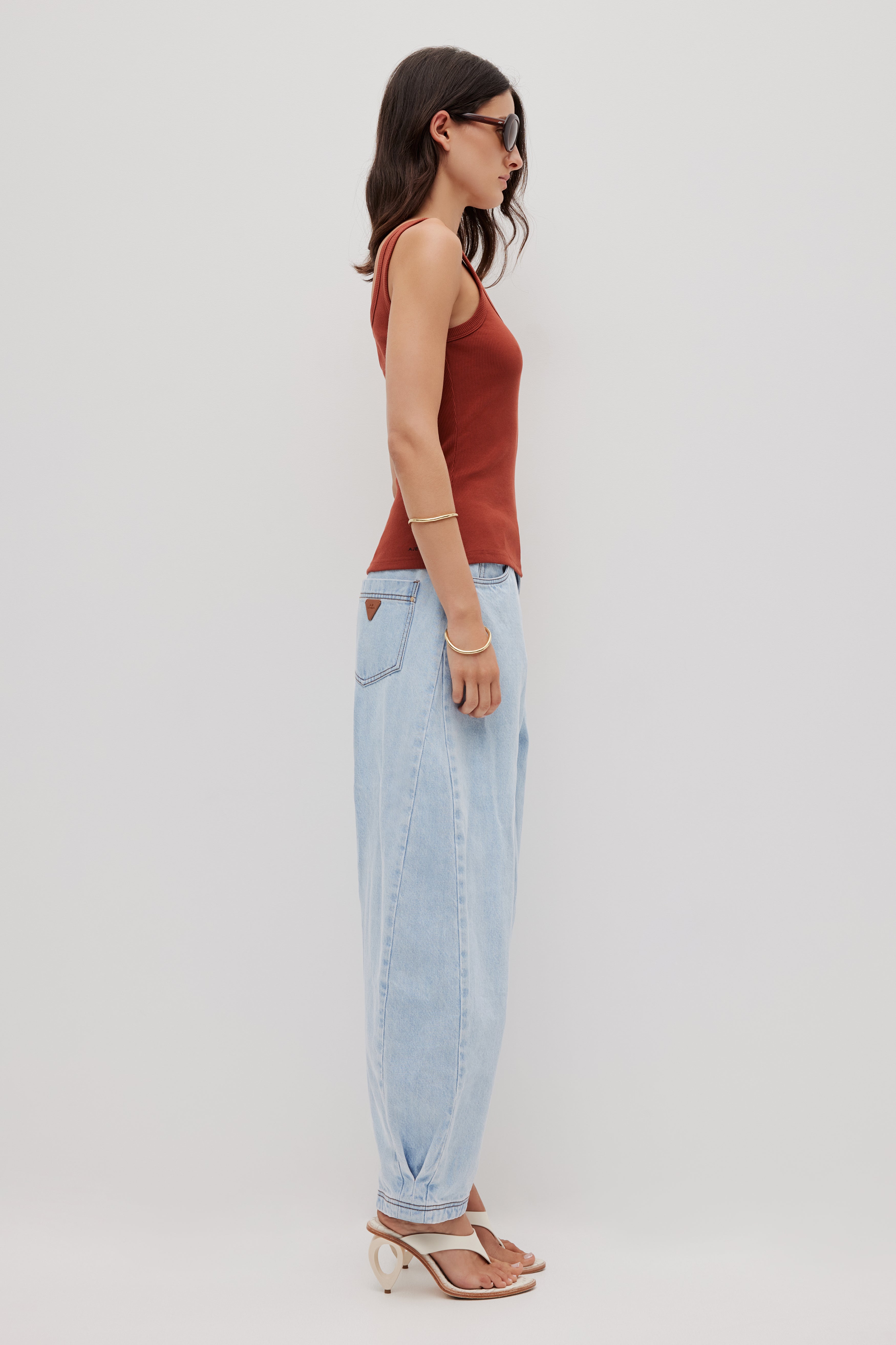 261AS1049_OCHRE_5_1761712679