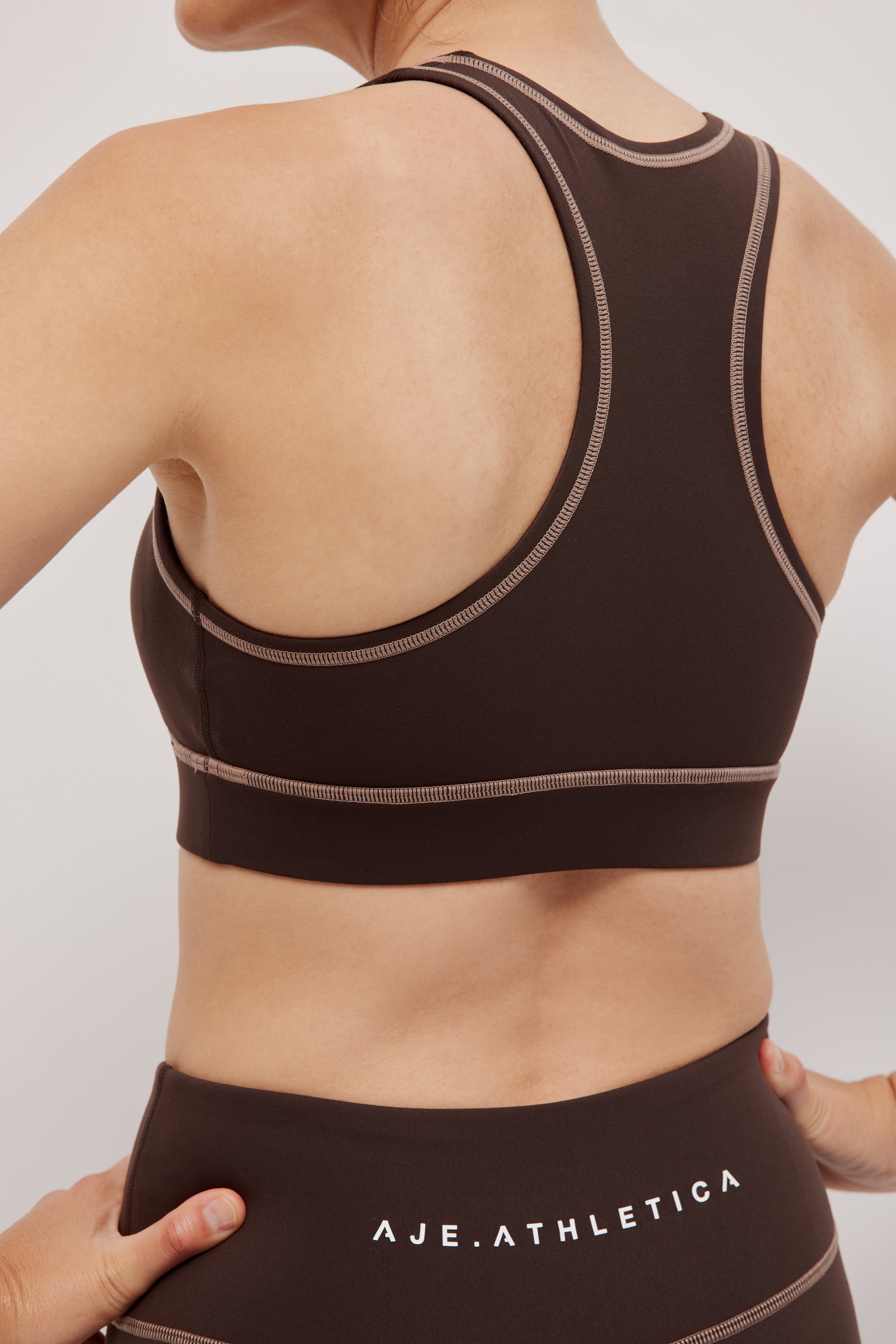 262AA1007_CHOC_6_1760061084