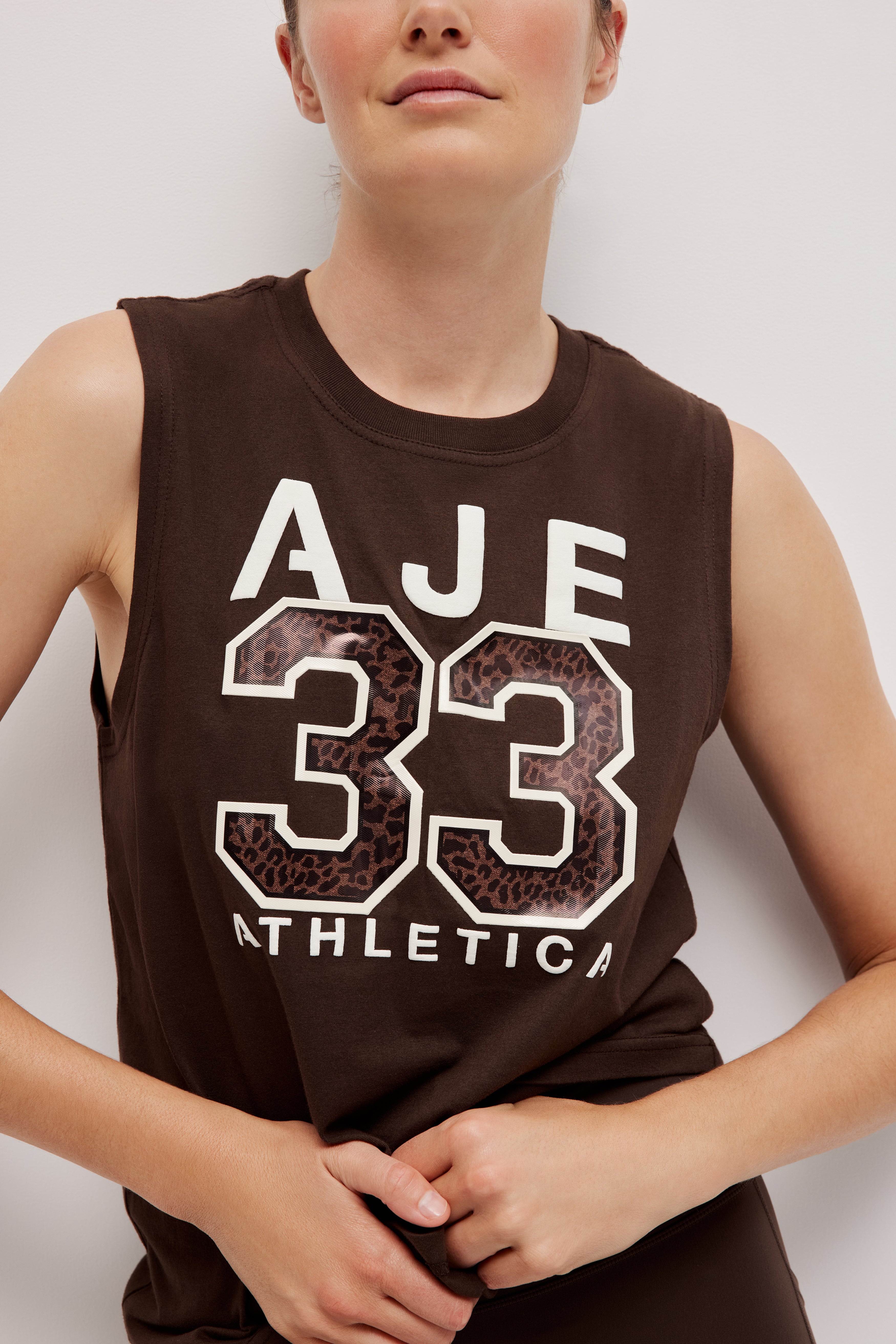 262AA1033_CHOC_4_1759904558