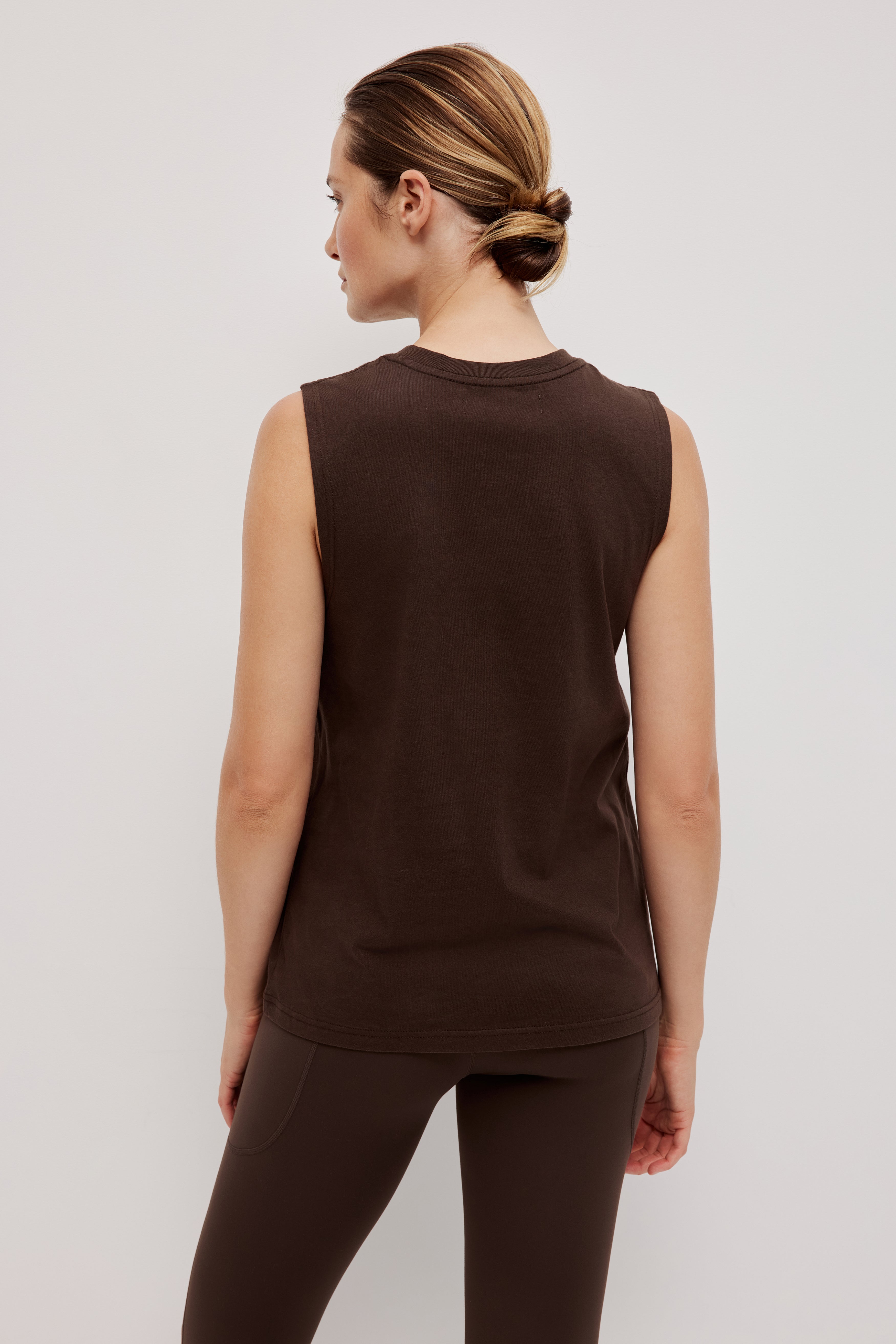 262AA1033_CHOC_6_1759904552