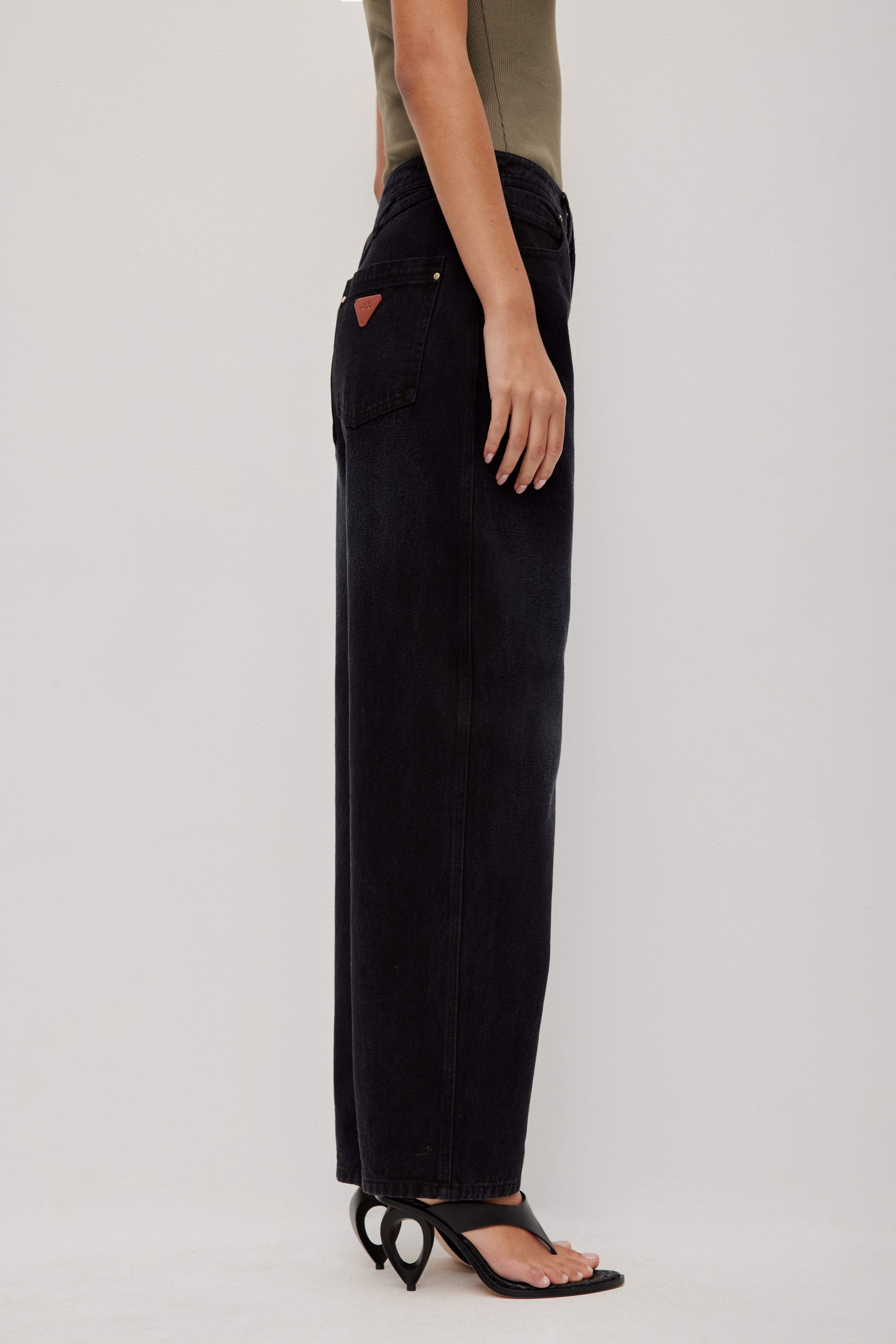 263AS3016_BLK_2392_1771286933