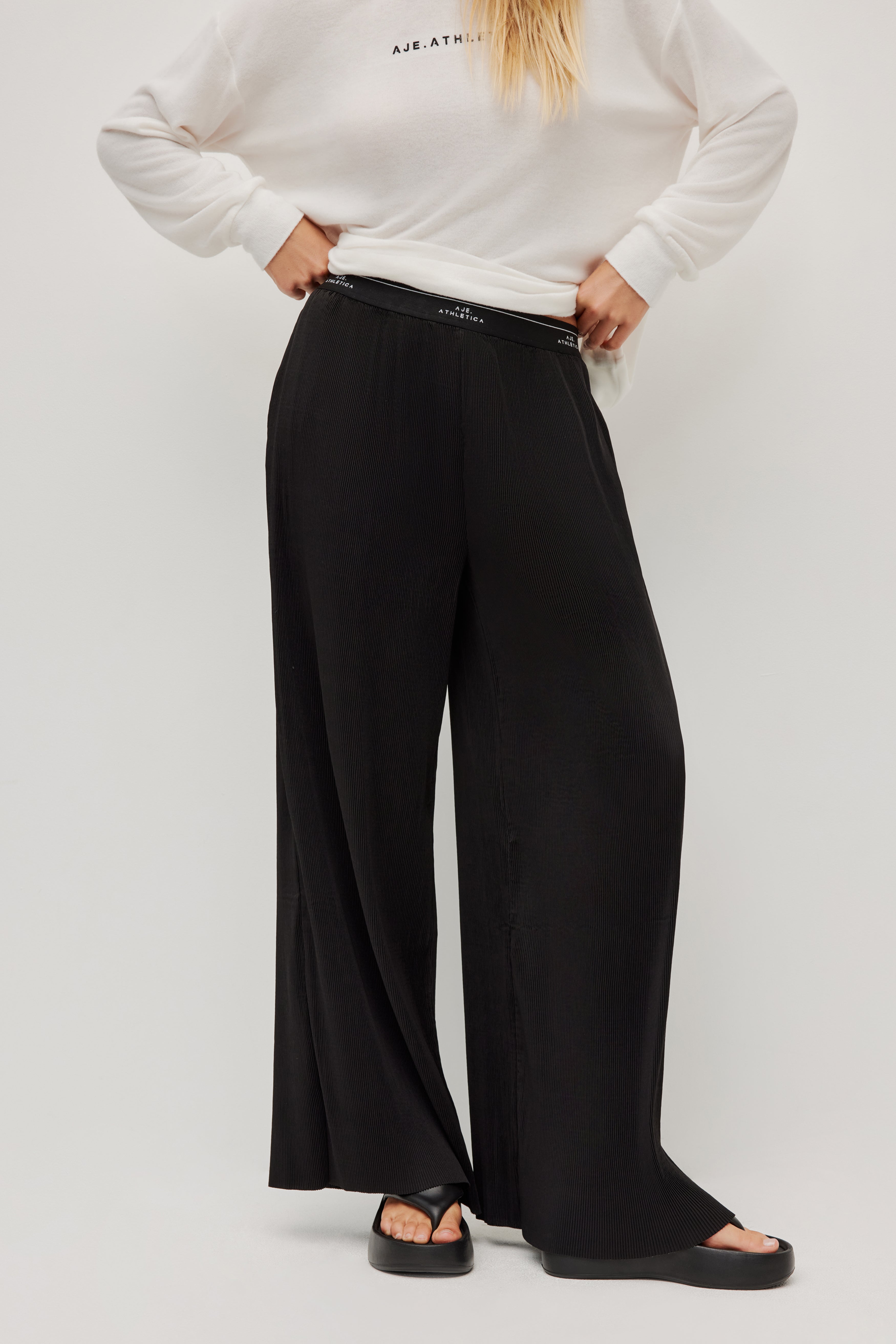264AA3009_BLACK_3_1774410003