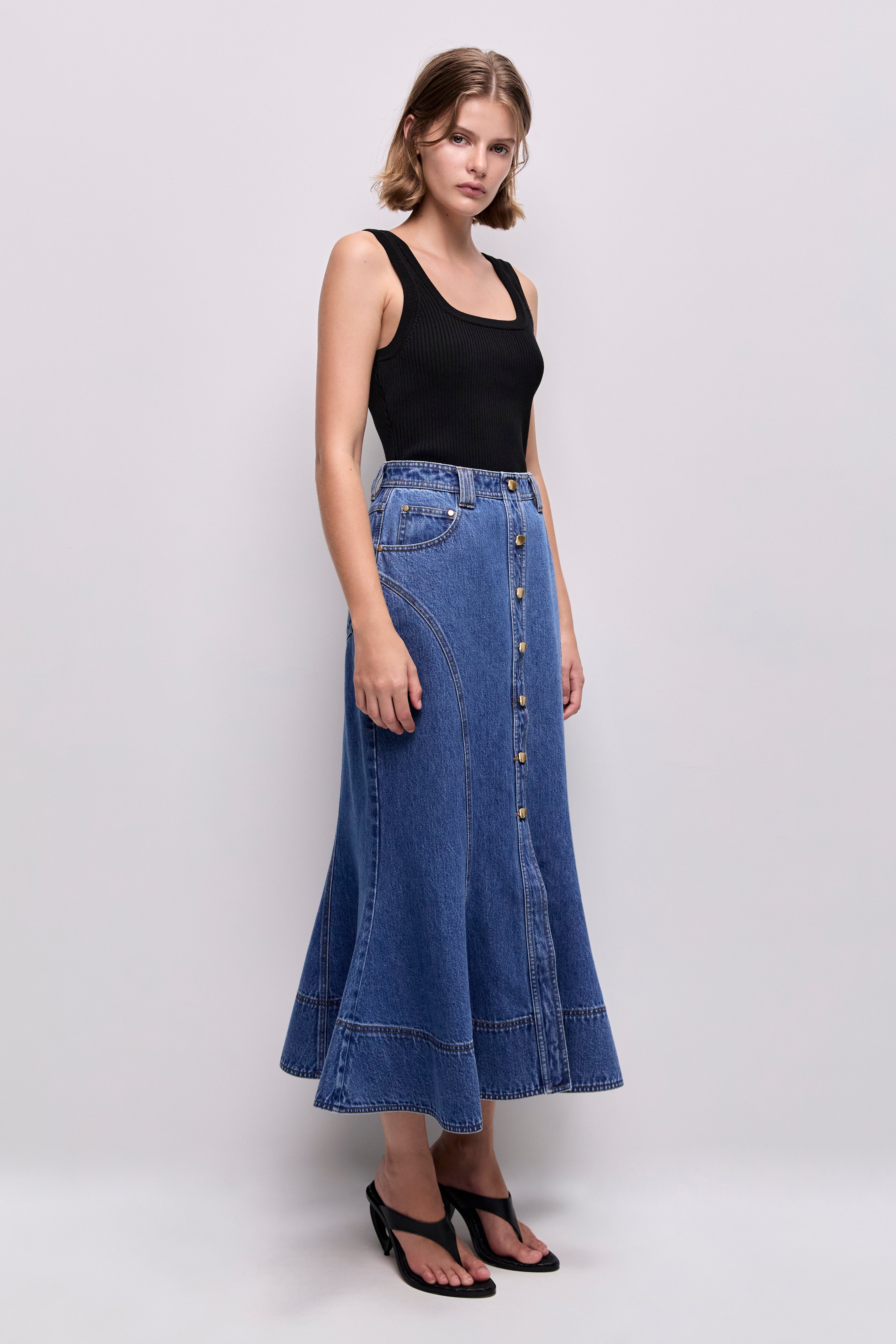 26PF4086_MID-WH-BLU_5_1773877749