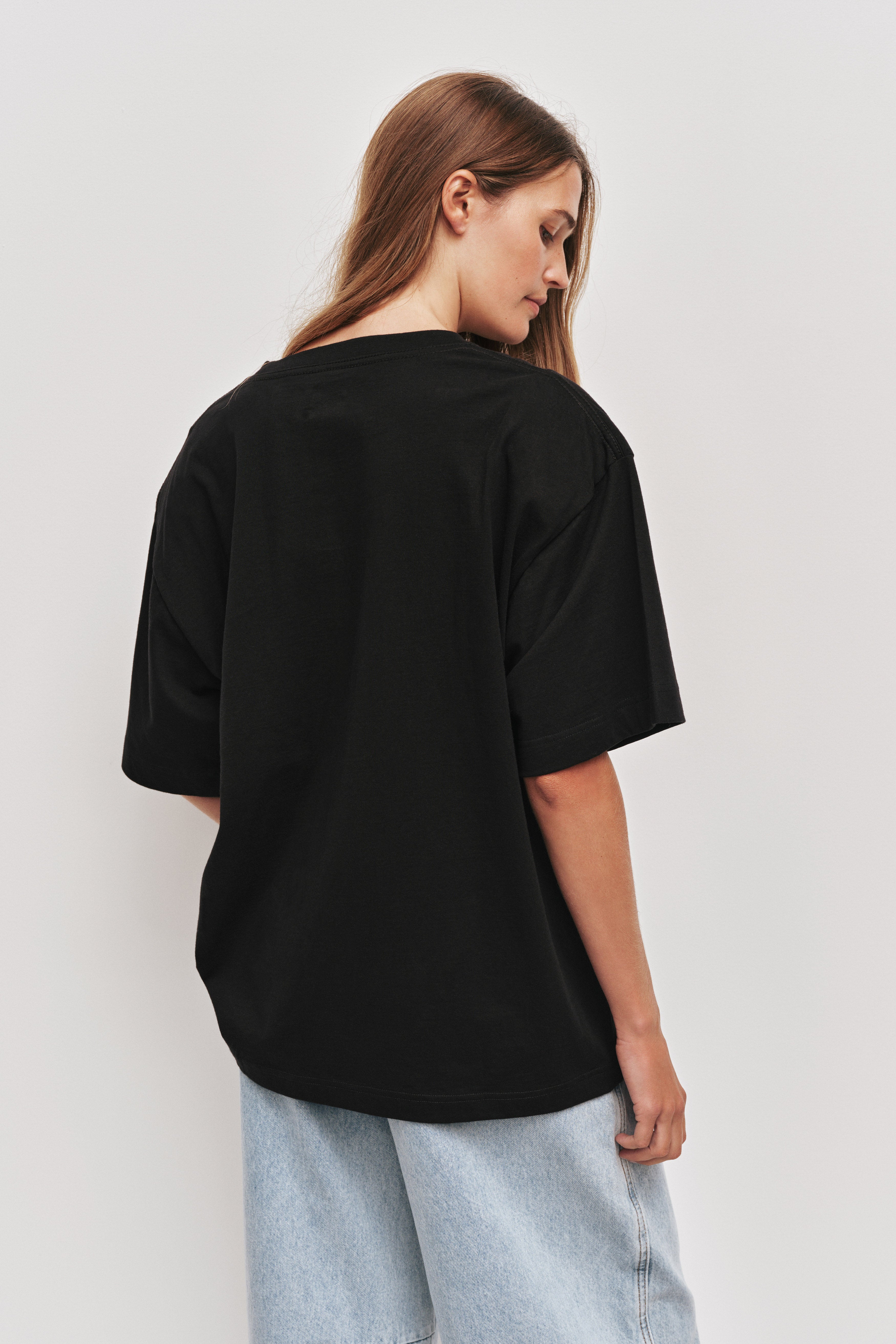 26RE1068_BLK_5_1759035230