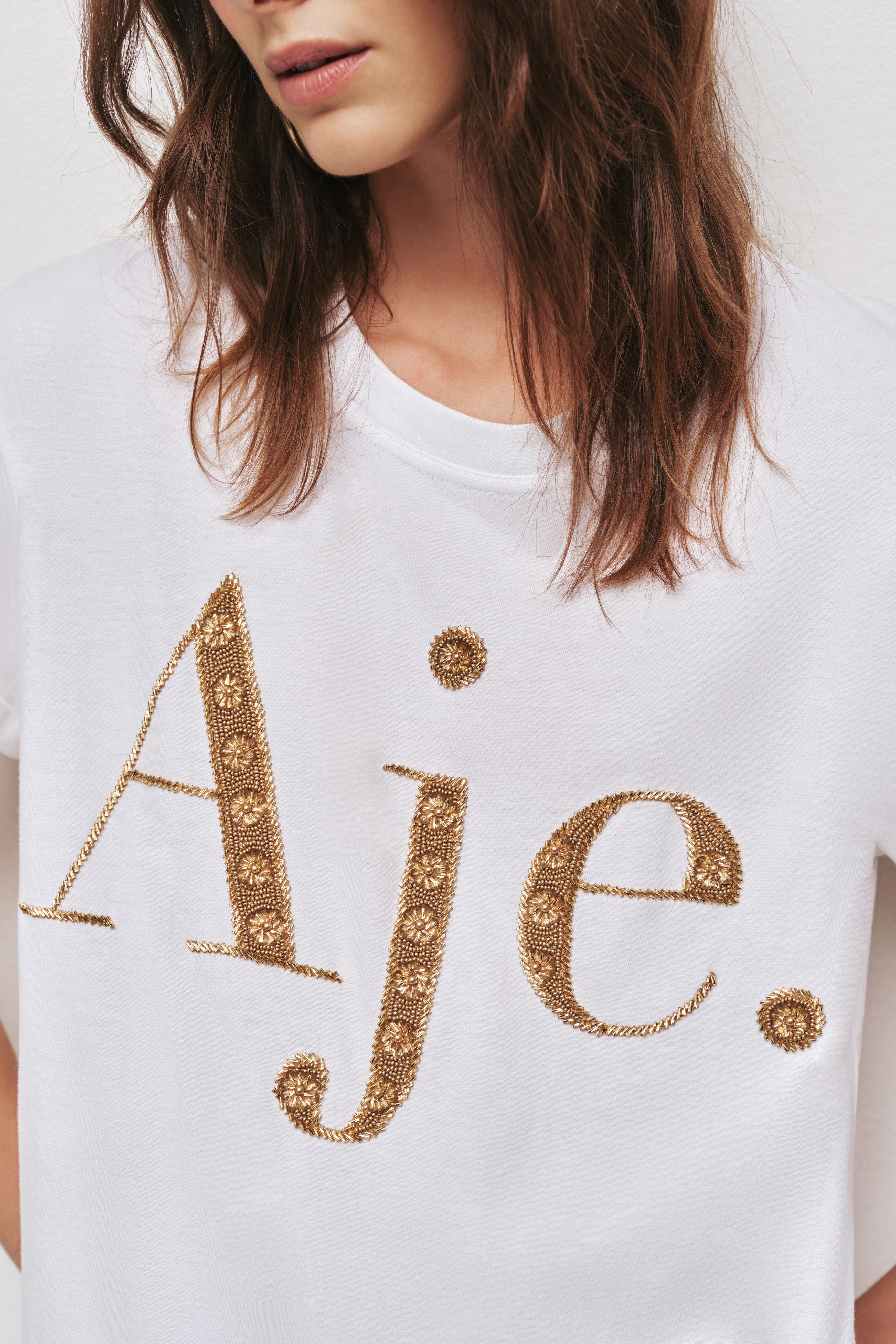 26RE1073_WHT-GLD_5_1761514260