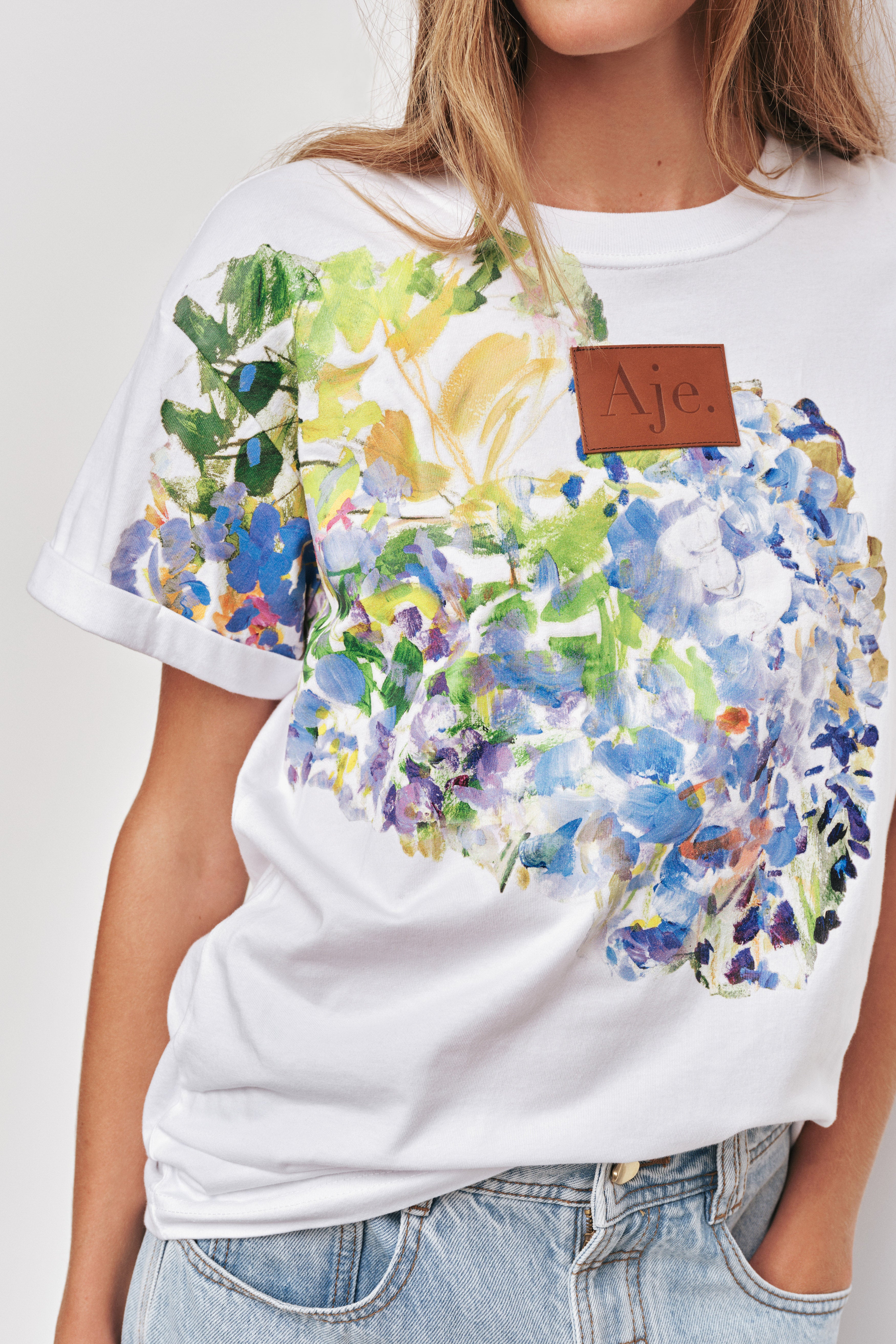 26RE1445_WHT-LAVAD_4_1759035425