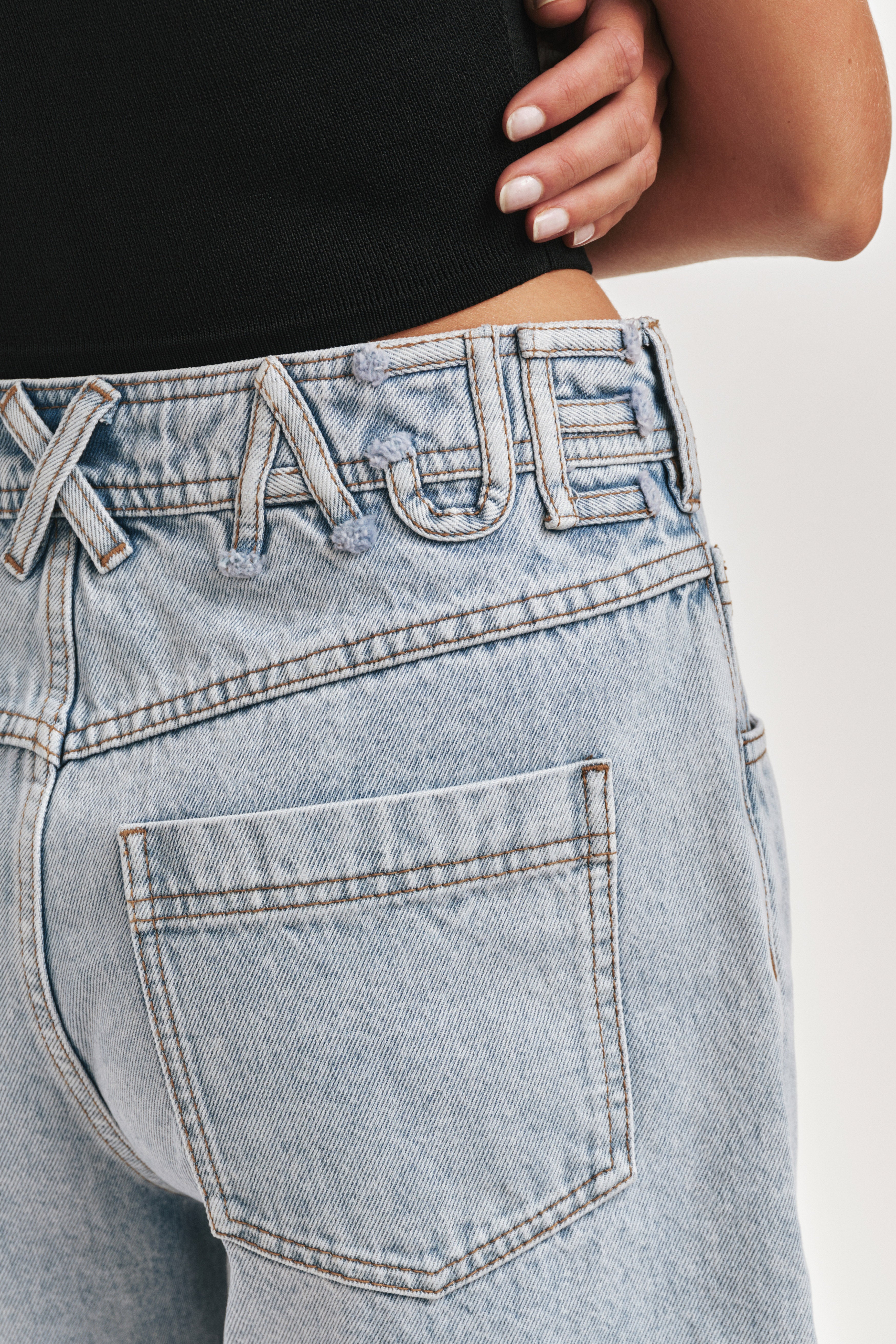 26RE3017_LIGHT-WASH-BLUE_5_1760659815