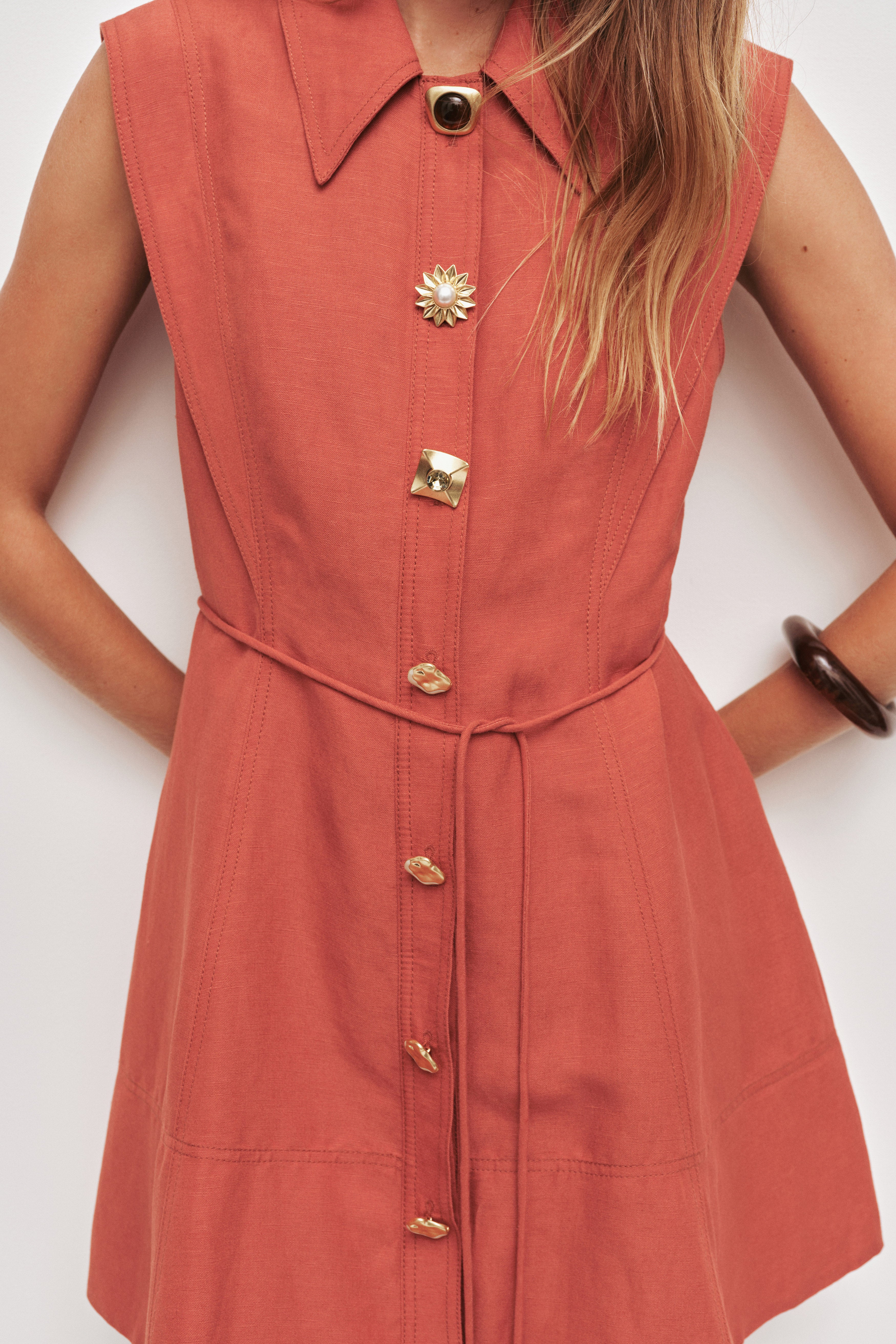 26RE5174_HONEY_4_1759282093