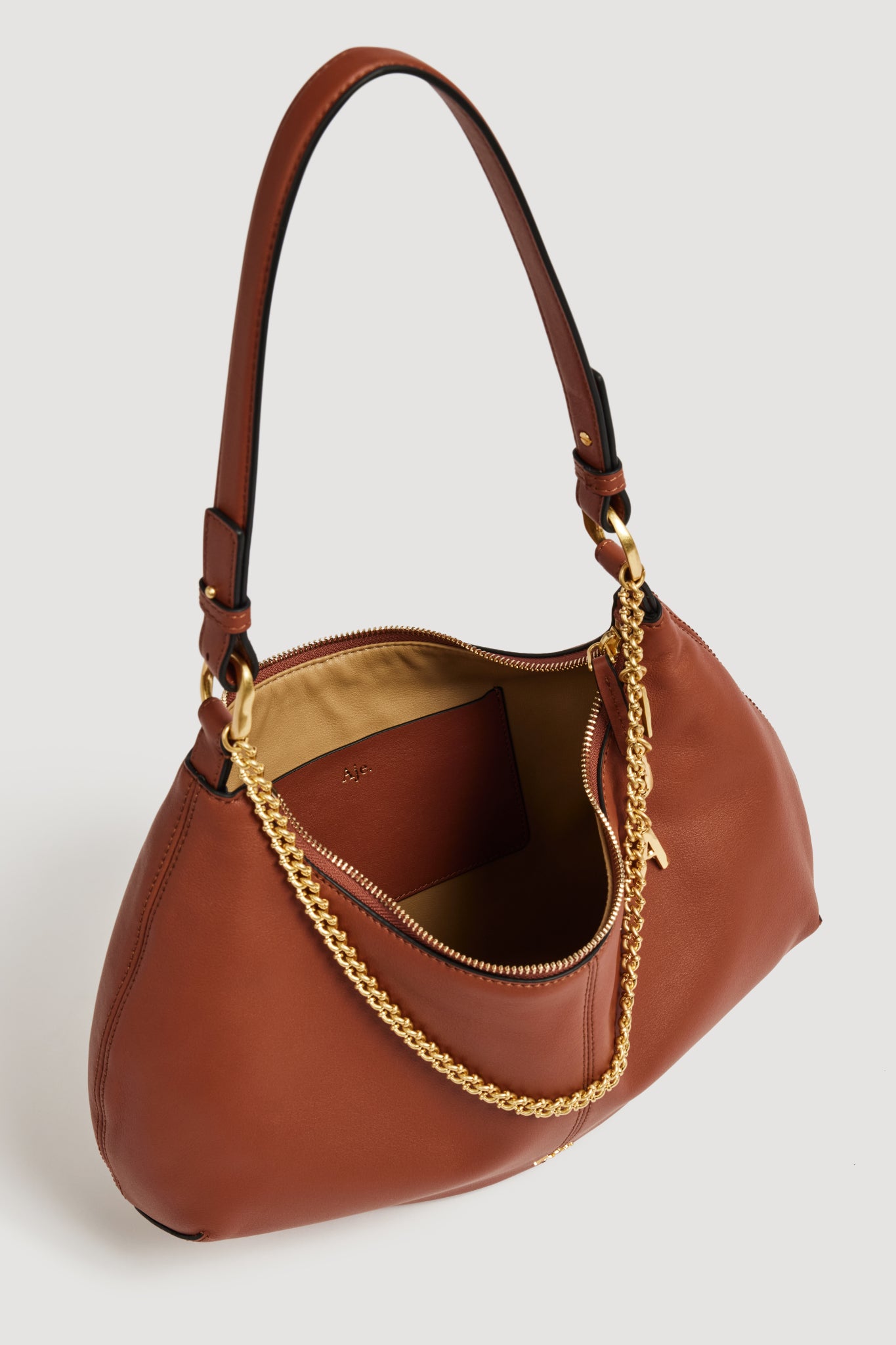 26RE6483_COFE_5_1759286277