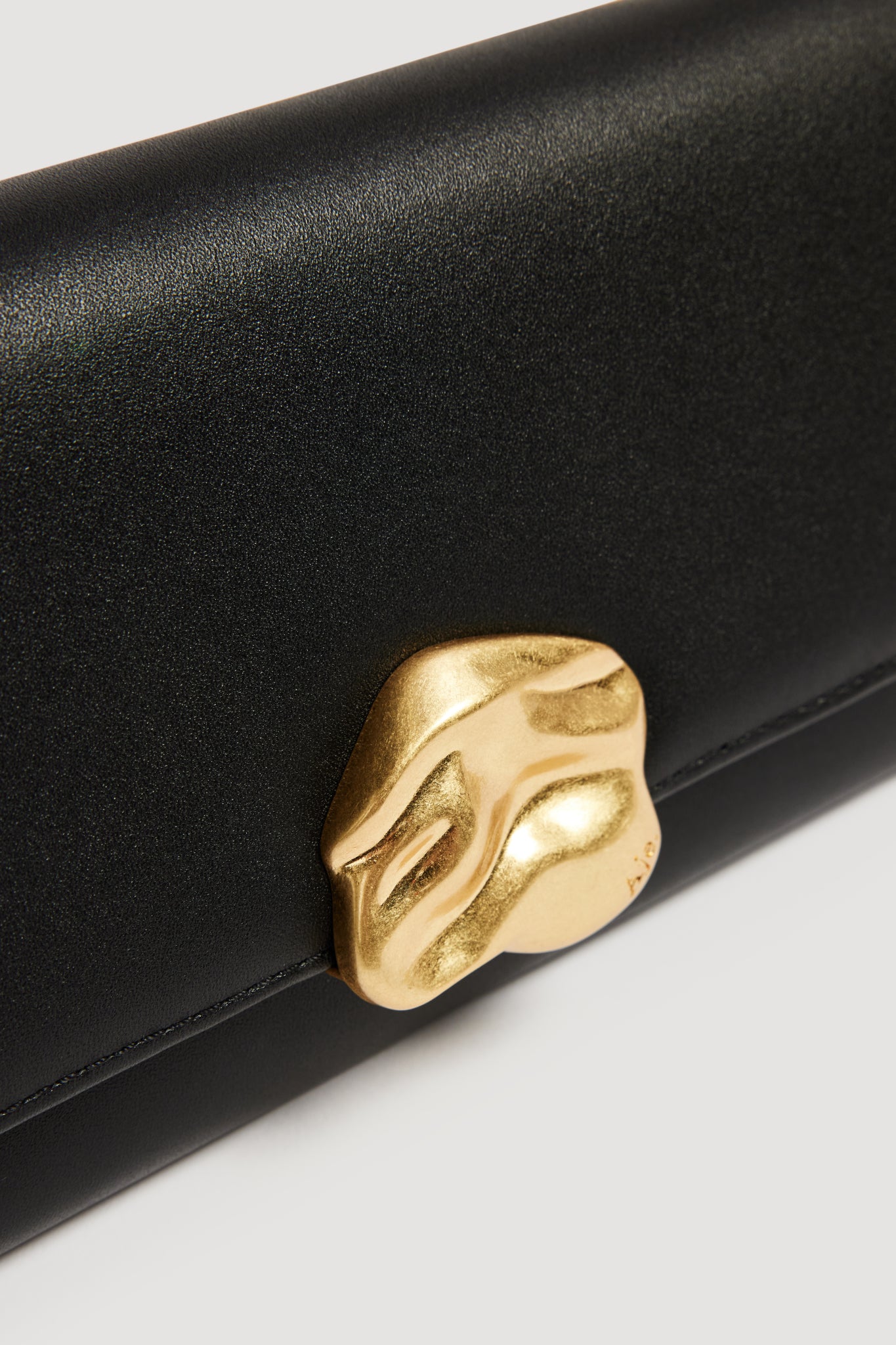 26RE6608_BLK_5_idhaau_1758788996