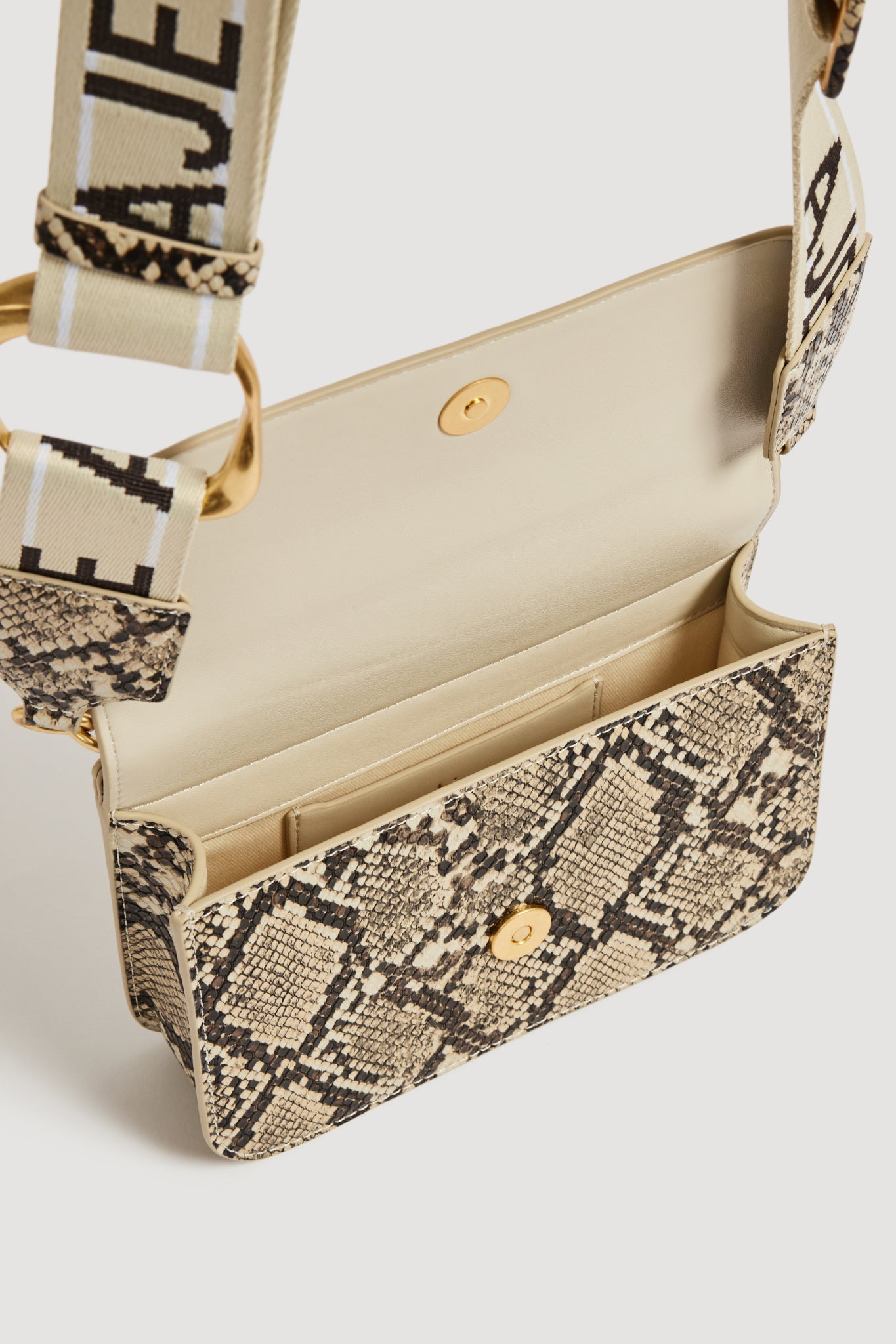 26RE6735_SND_4_hn4r18_1758789154