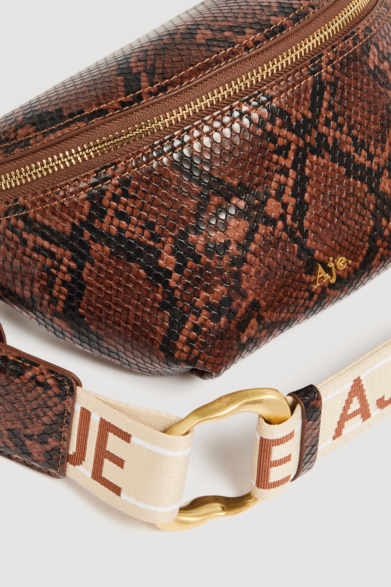 26RE6736_CHOC_5_hgdict_1758789216