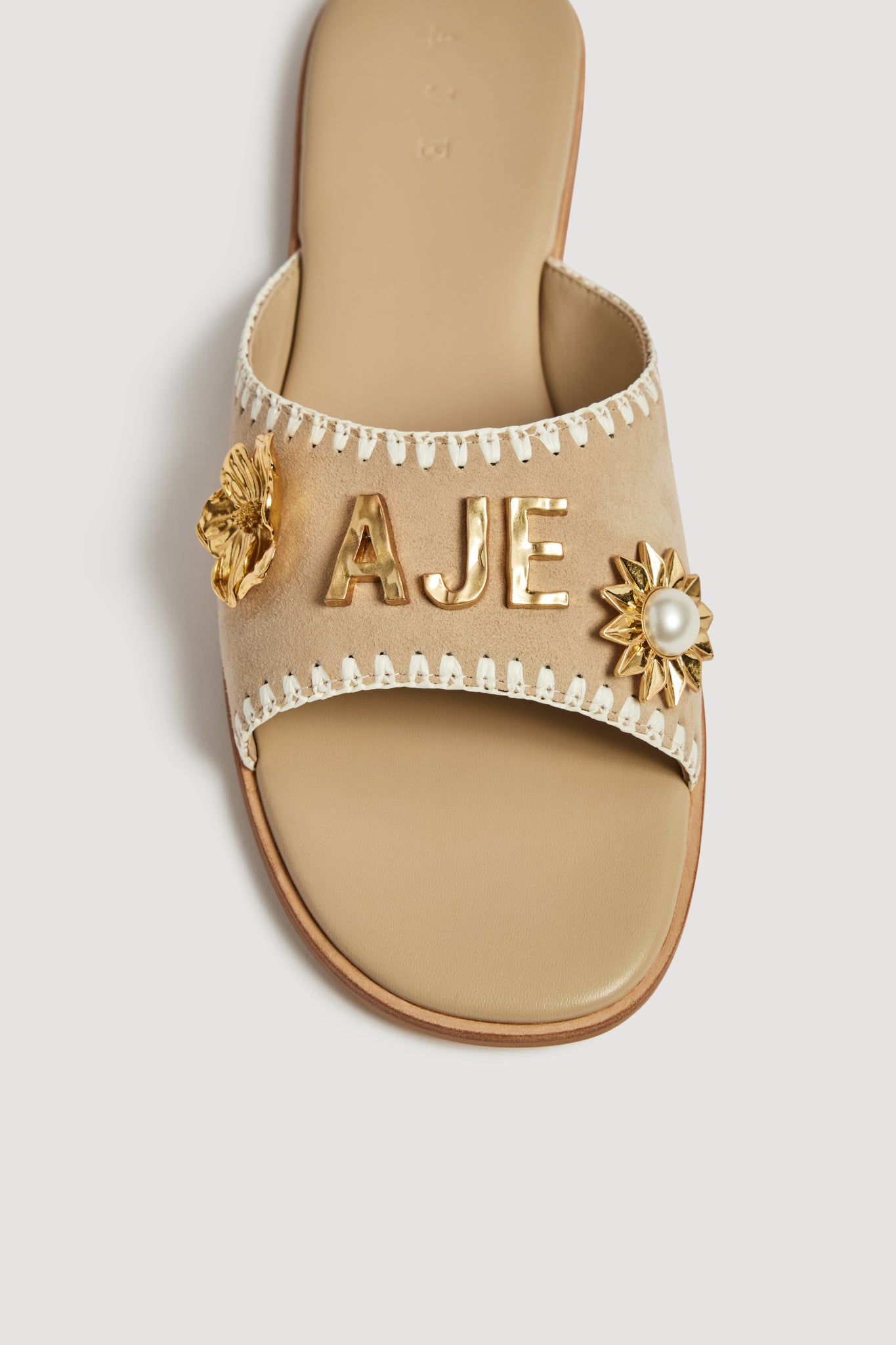 26RE7464_BECH-BEG_5_1759286500