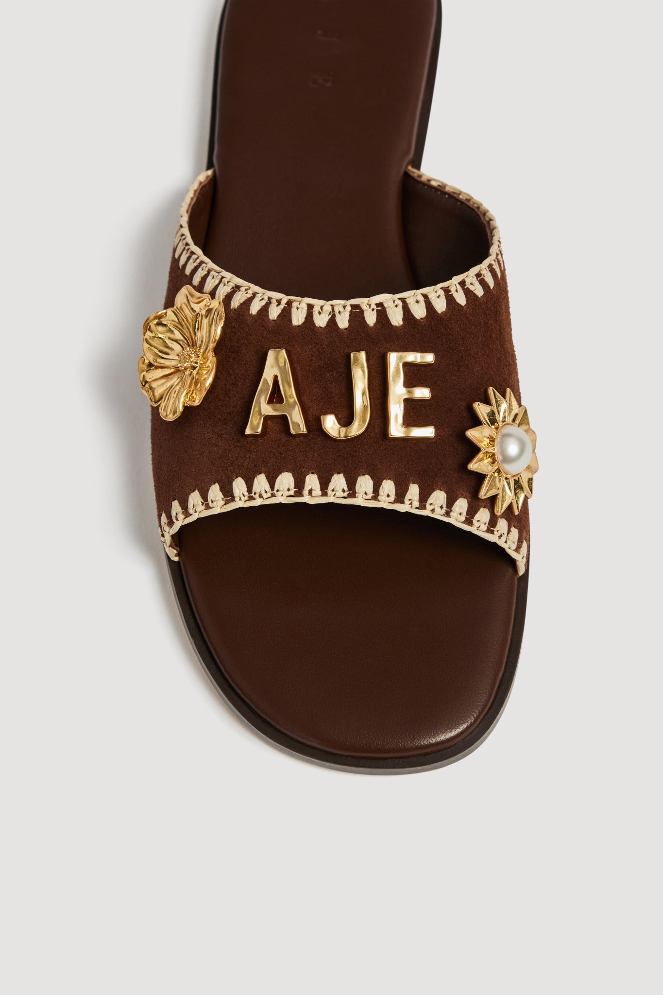 26RE7464_CHOC_5_1759287228