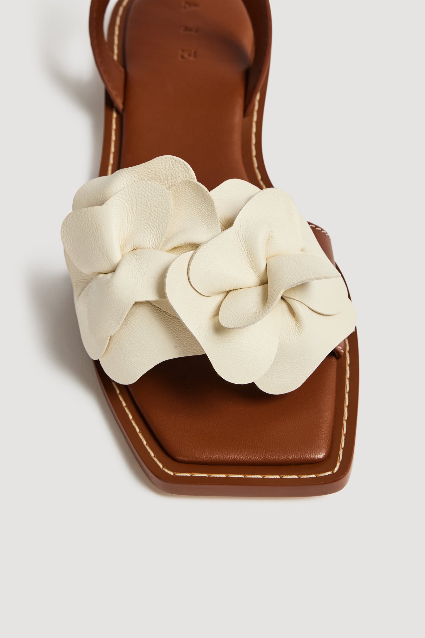 26RE7620_IVRY_5_1758716463