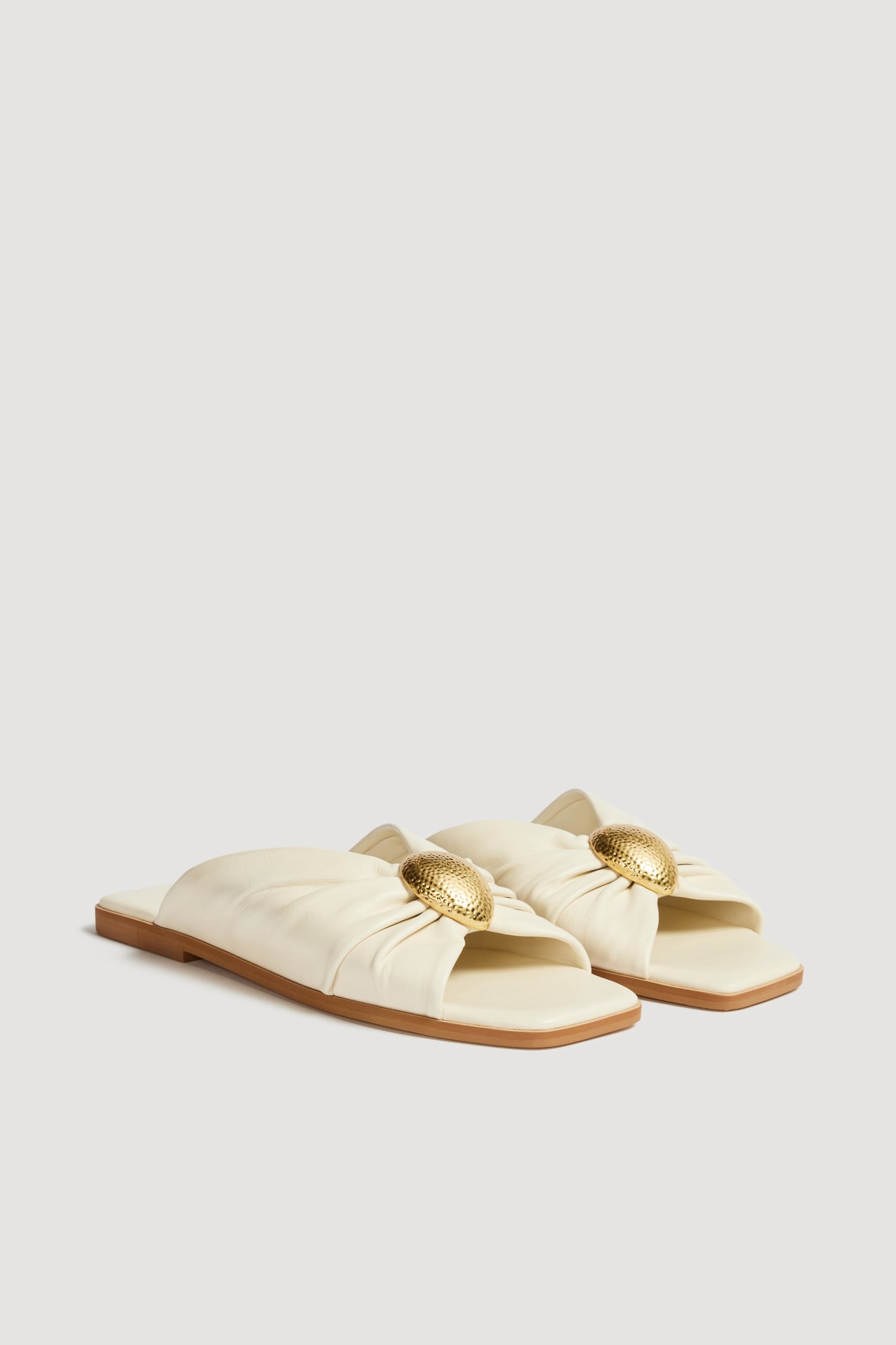 26RE7651_IVRY_4_1758716843