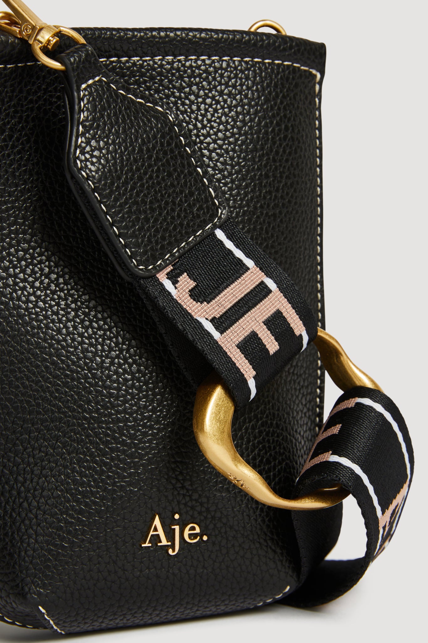 26RE8661_BLK_3_1761286167