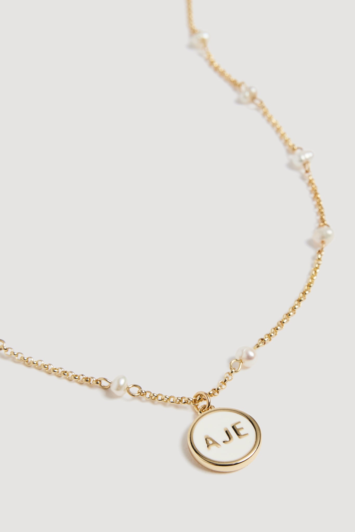 26RE9550_GLD-WHT_4_1758721733