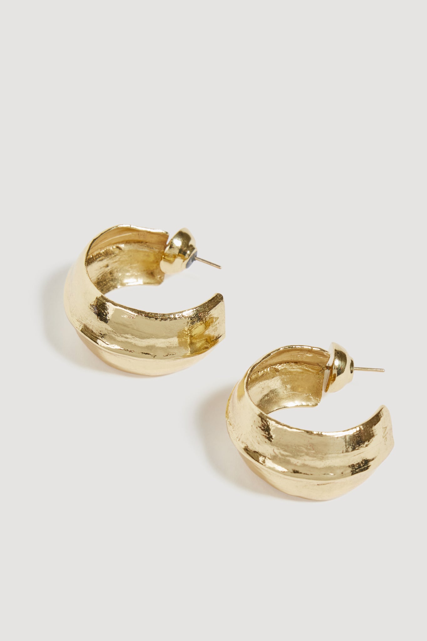 26RE9692_GLD_2_1768796372