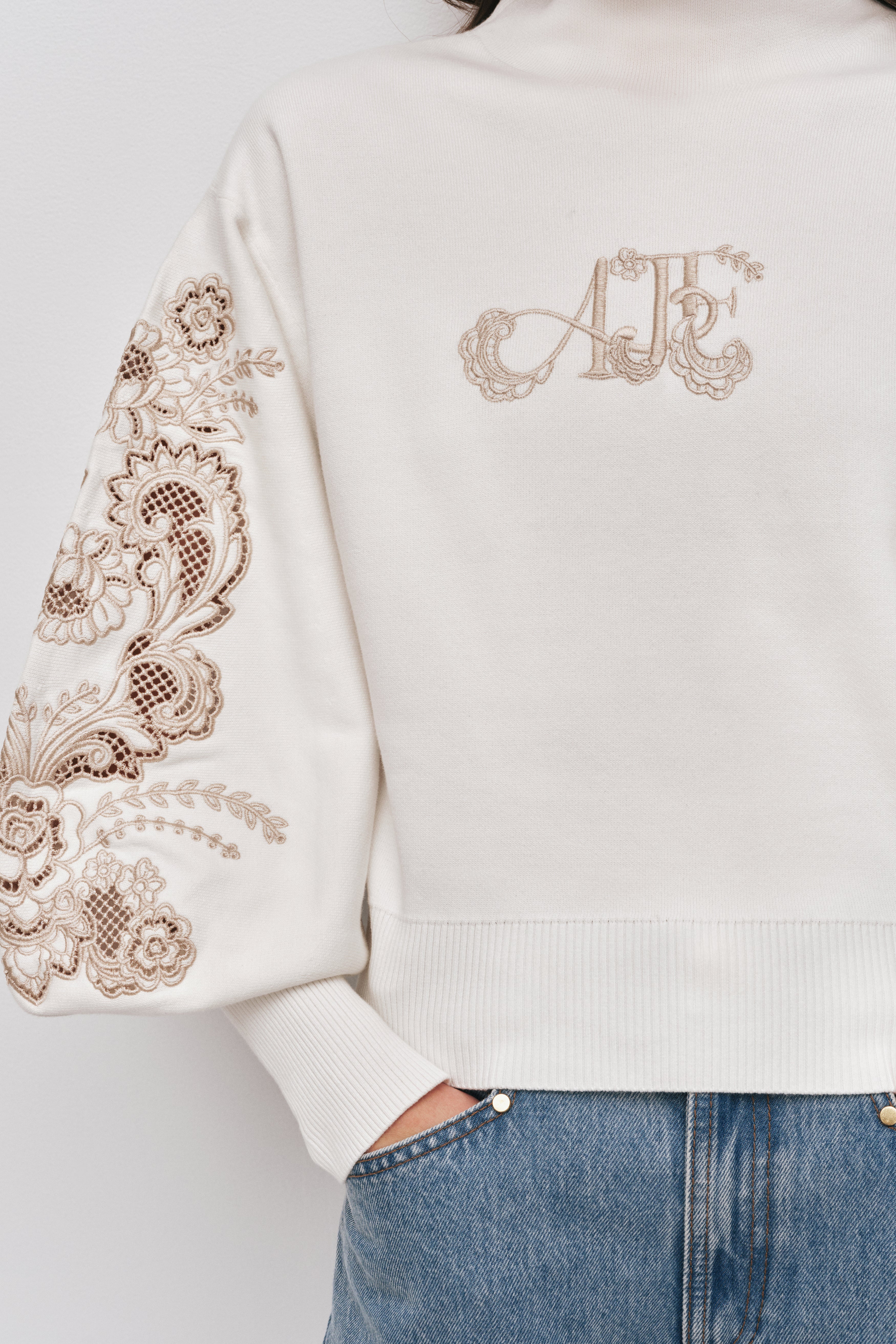 26SU1504_IVRY-ECRBG_4_1770596980